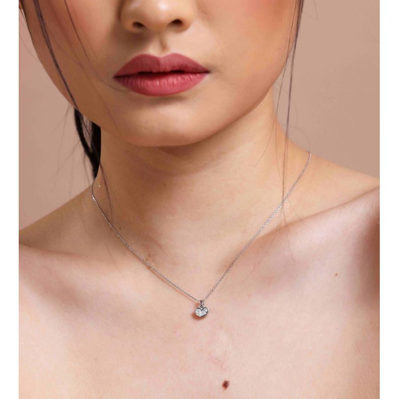 Modern 0.30ct Pear Diamond Heart Neckalce For Sale