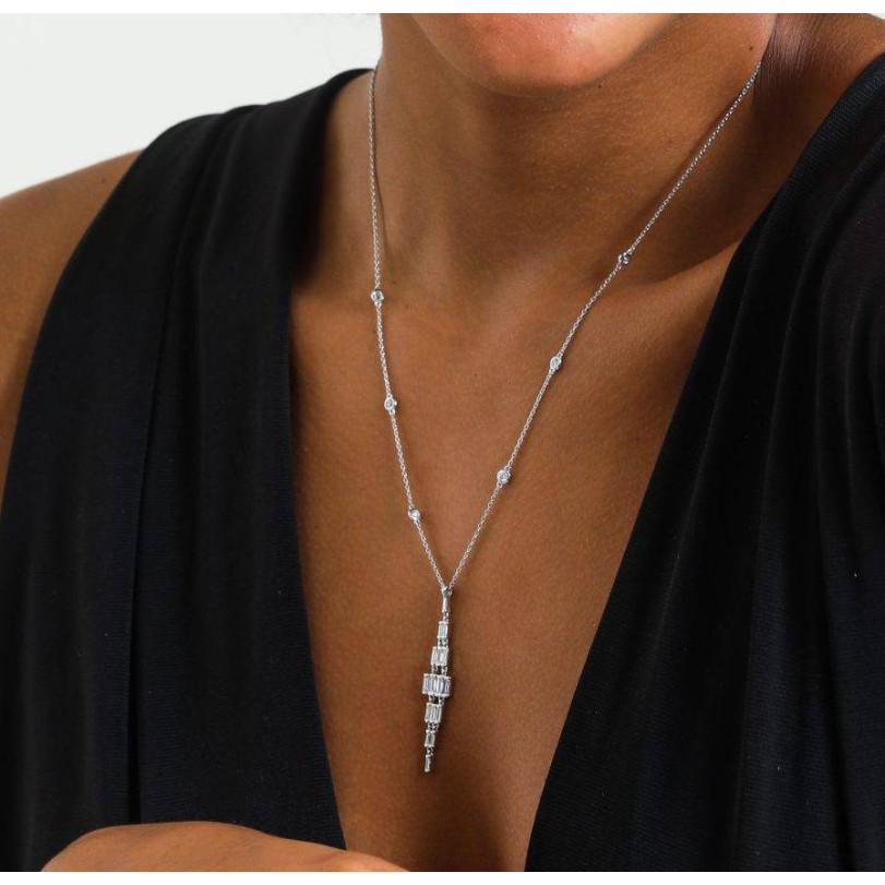 Round Cut 2.10ct Baguette Diamond Lara Necklace For Sale
