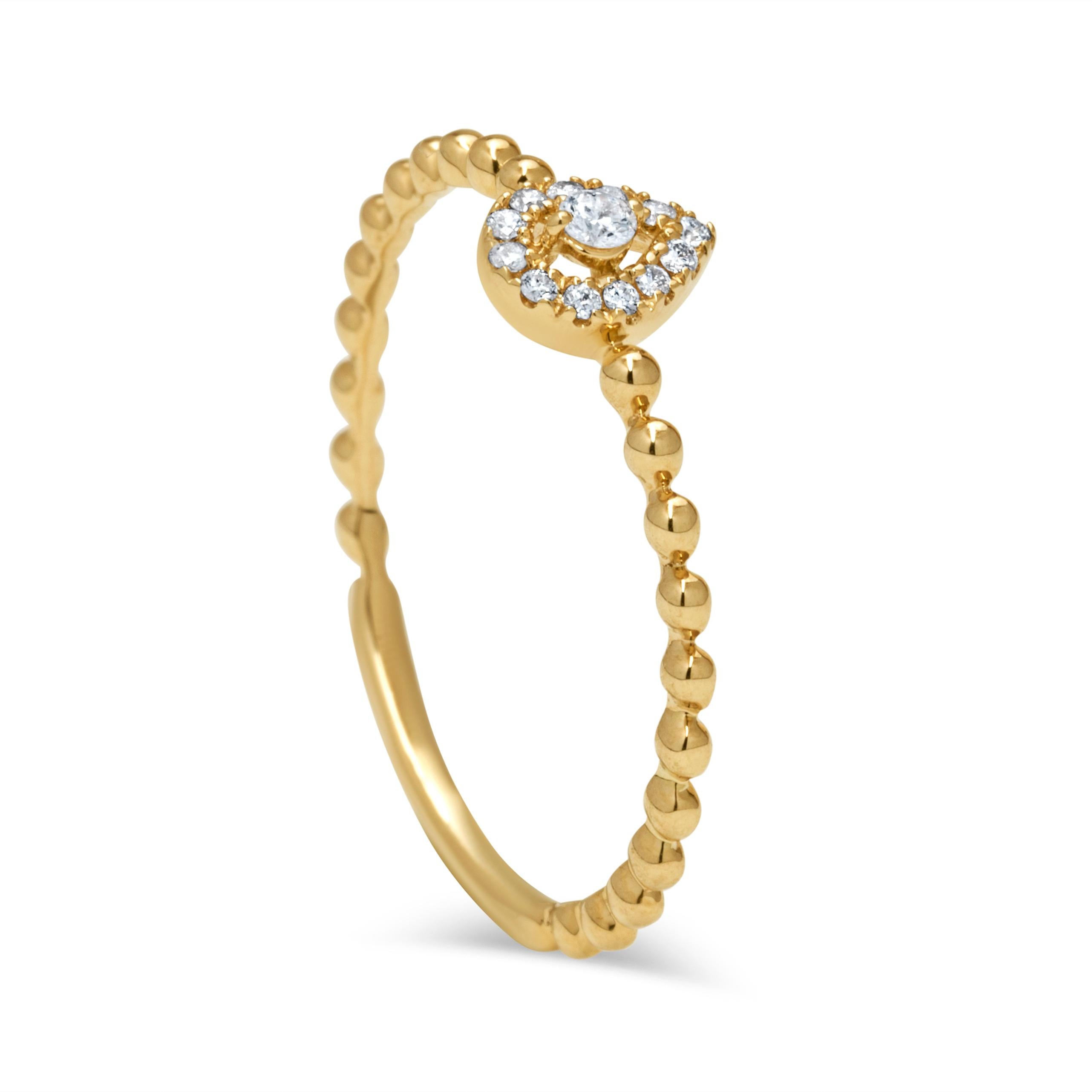 Bague de mode en or jaune 14k, ornée de diamants ronds totalisant 0,07 carats. Ces diamants sont classés F-G pour la couleur, ce qui indique qu'ils sont presque incolores et d'excellente qualité, et ils ont un indice de pureté SI (Slightly