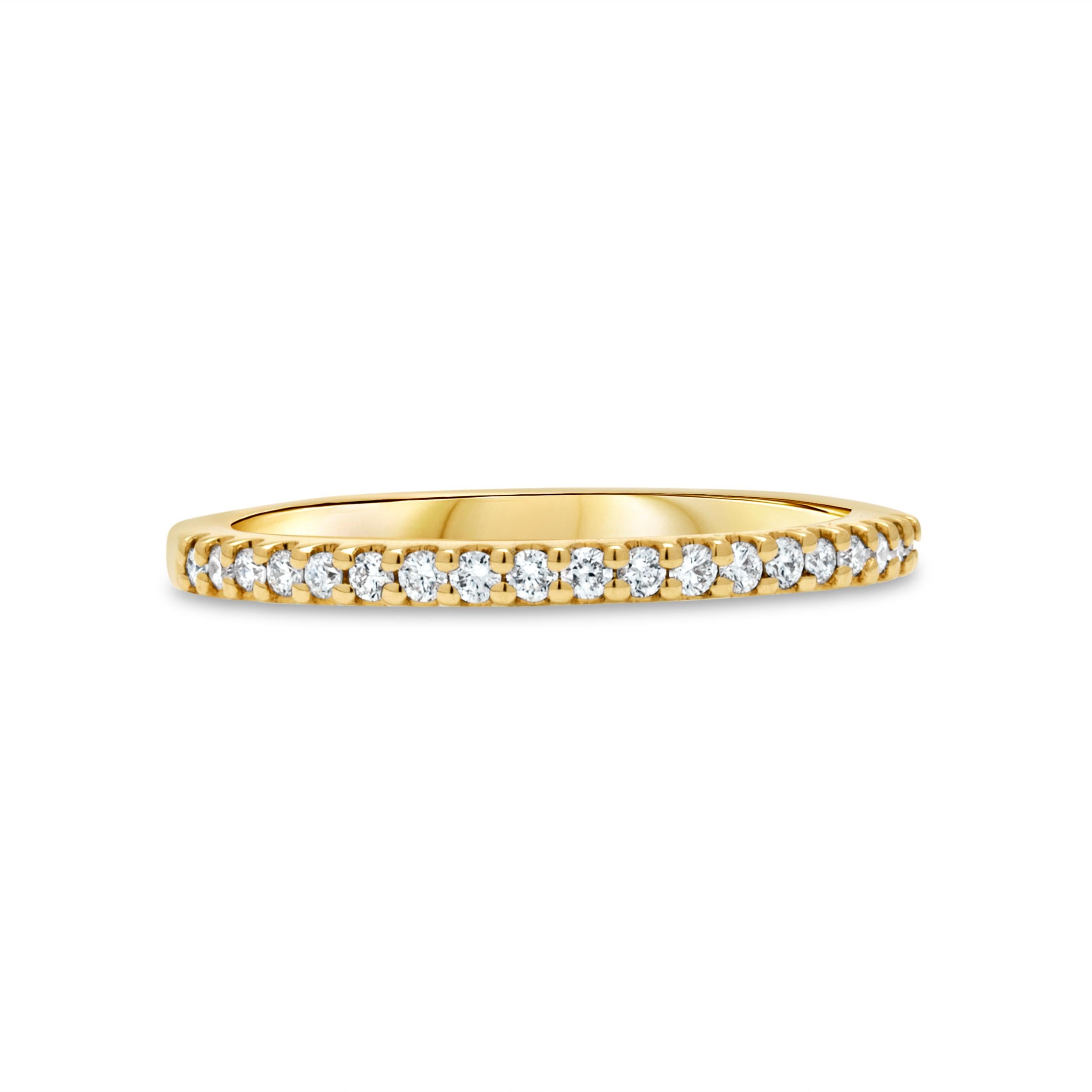 Contemporain Charmante bague en or jaune 14 carats avec diamant rond F-G, SI de 0,18 carat en vente