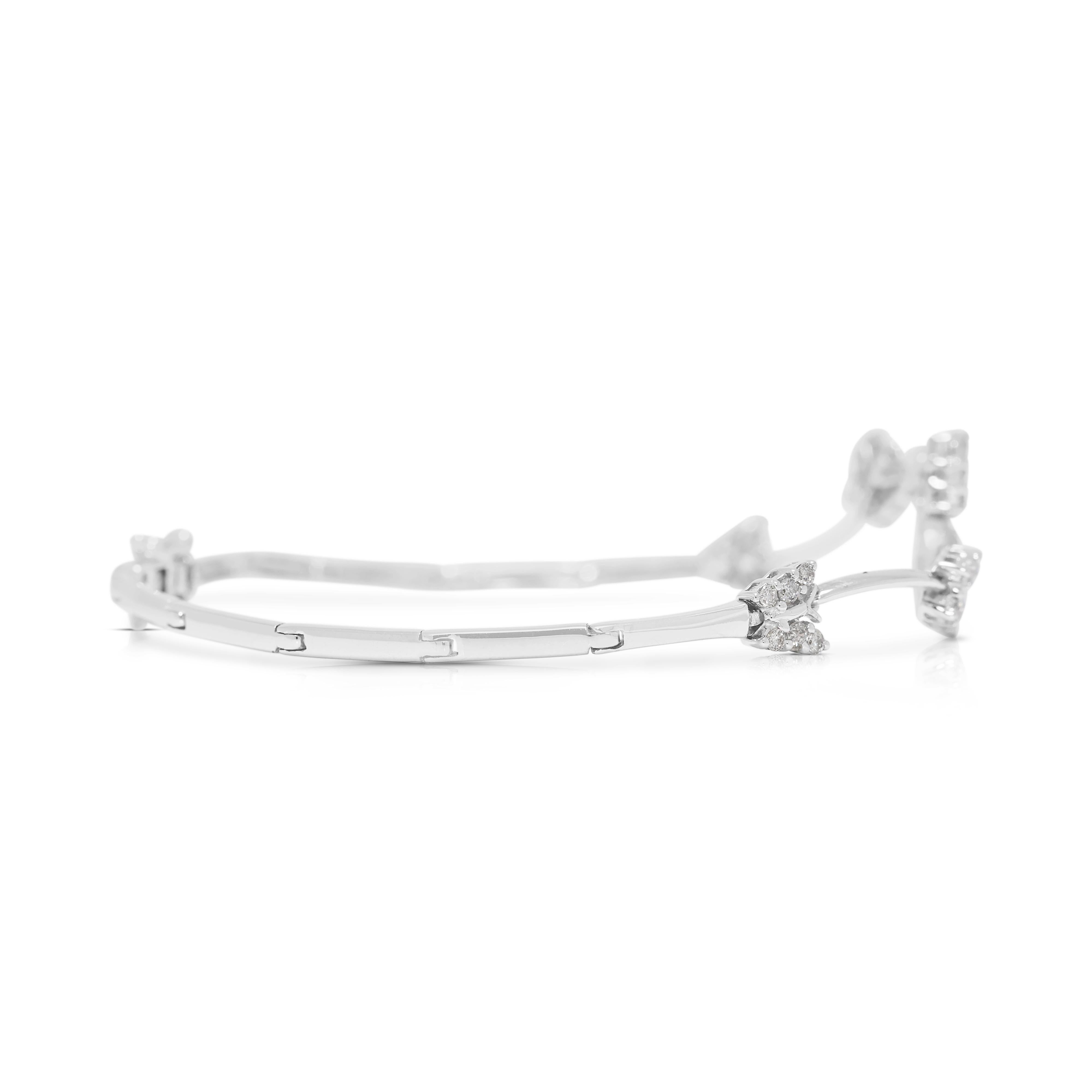 Charming 0.30ct Natural Diamond Butterfly Bracelet in 18K White Gold In New Condition For Sale In רמת גן, IL