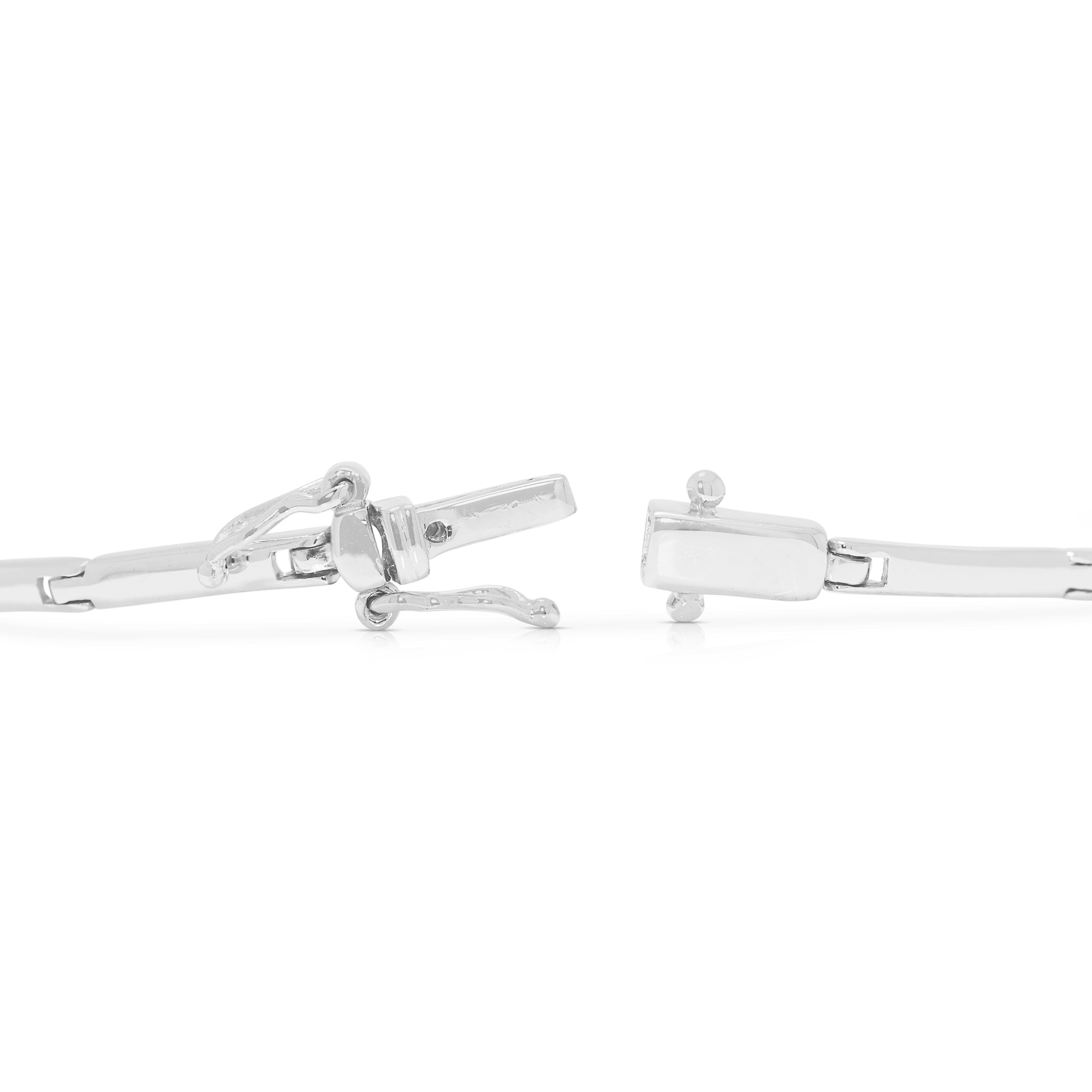 Women's Charming 0.30ct Natural Diamond Butterfly Bracelet in 18K White Gold For Sale