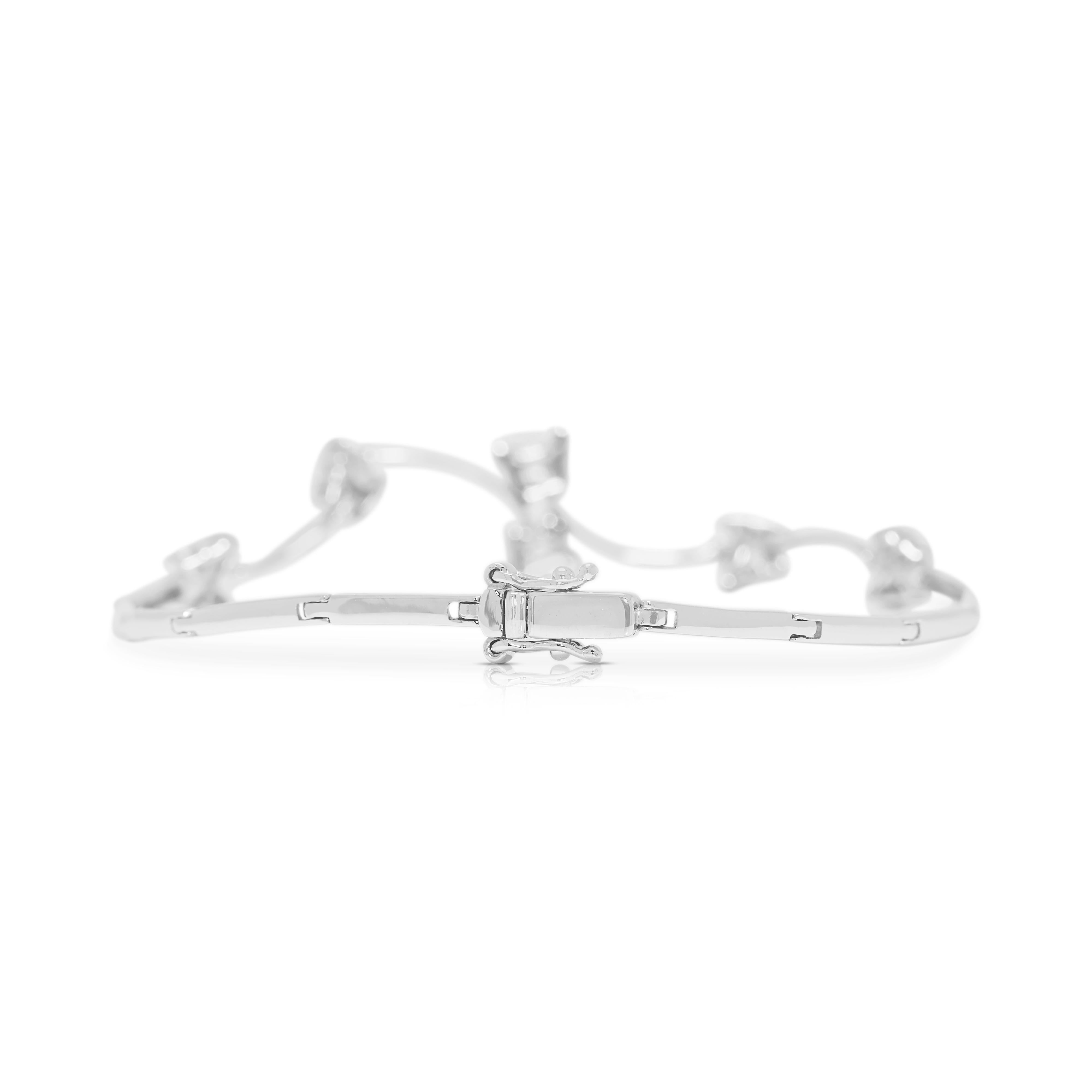 Charming 0.30ct Natural Diamond Butterfly Bracelet in 18K White Gold For Sale 2