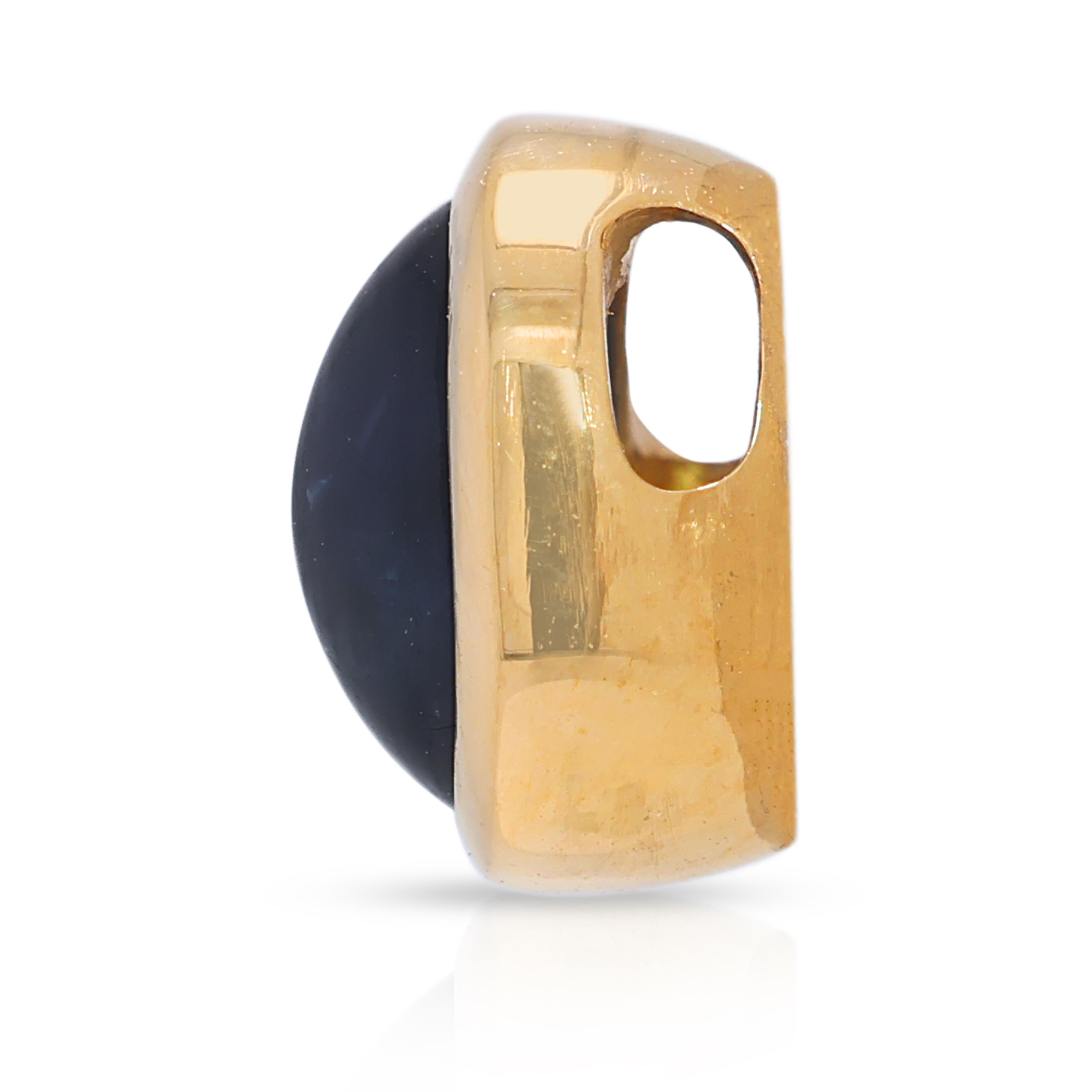 Women's Charming 0.8ct Sapphire Pendant in 18K Yellow Gold For Sale
