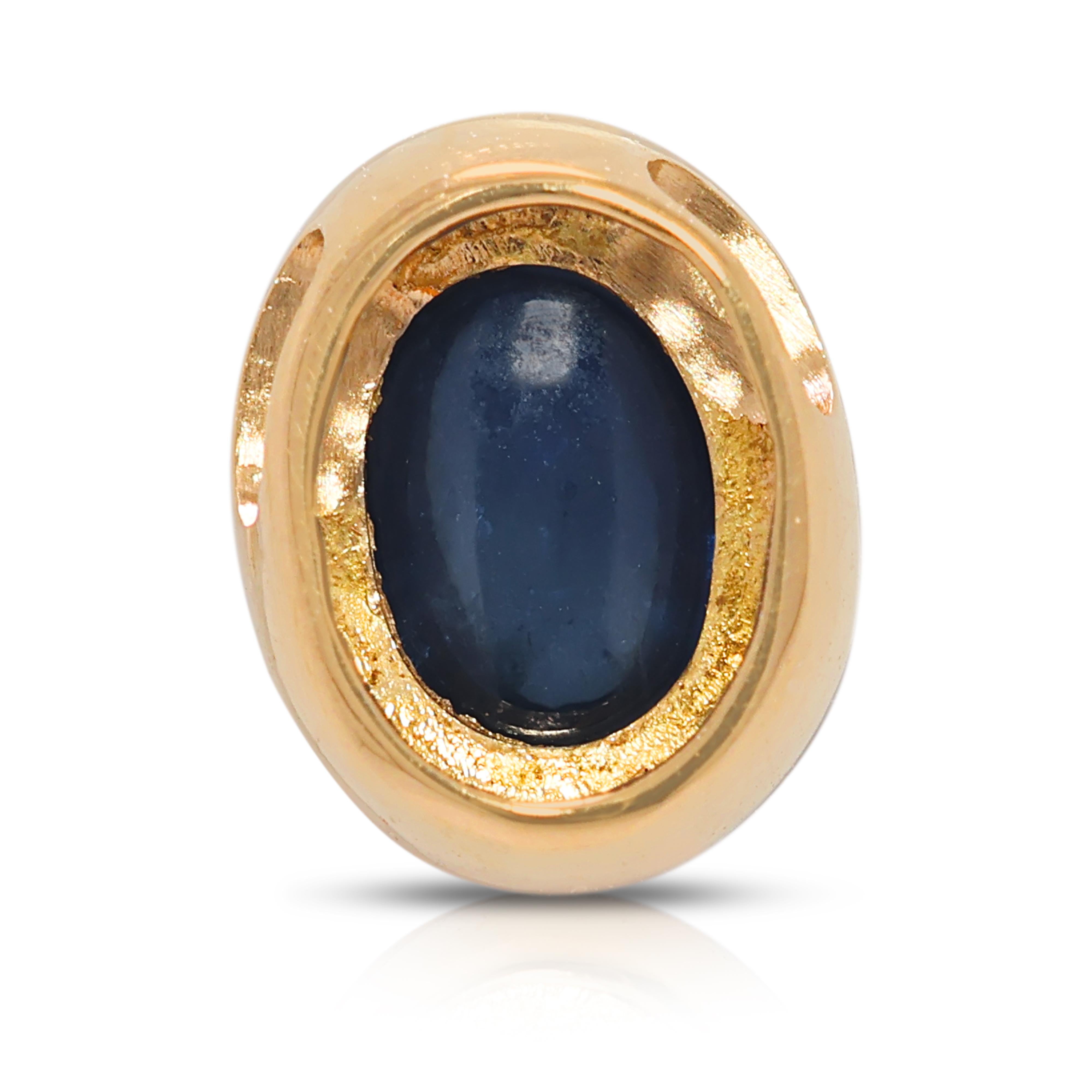 Charming 0.8ct Sapphire Pendant in 18K Yellow Gold For Sale 1