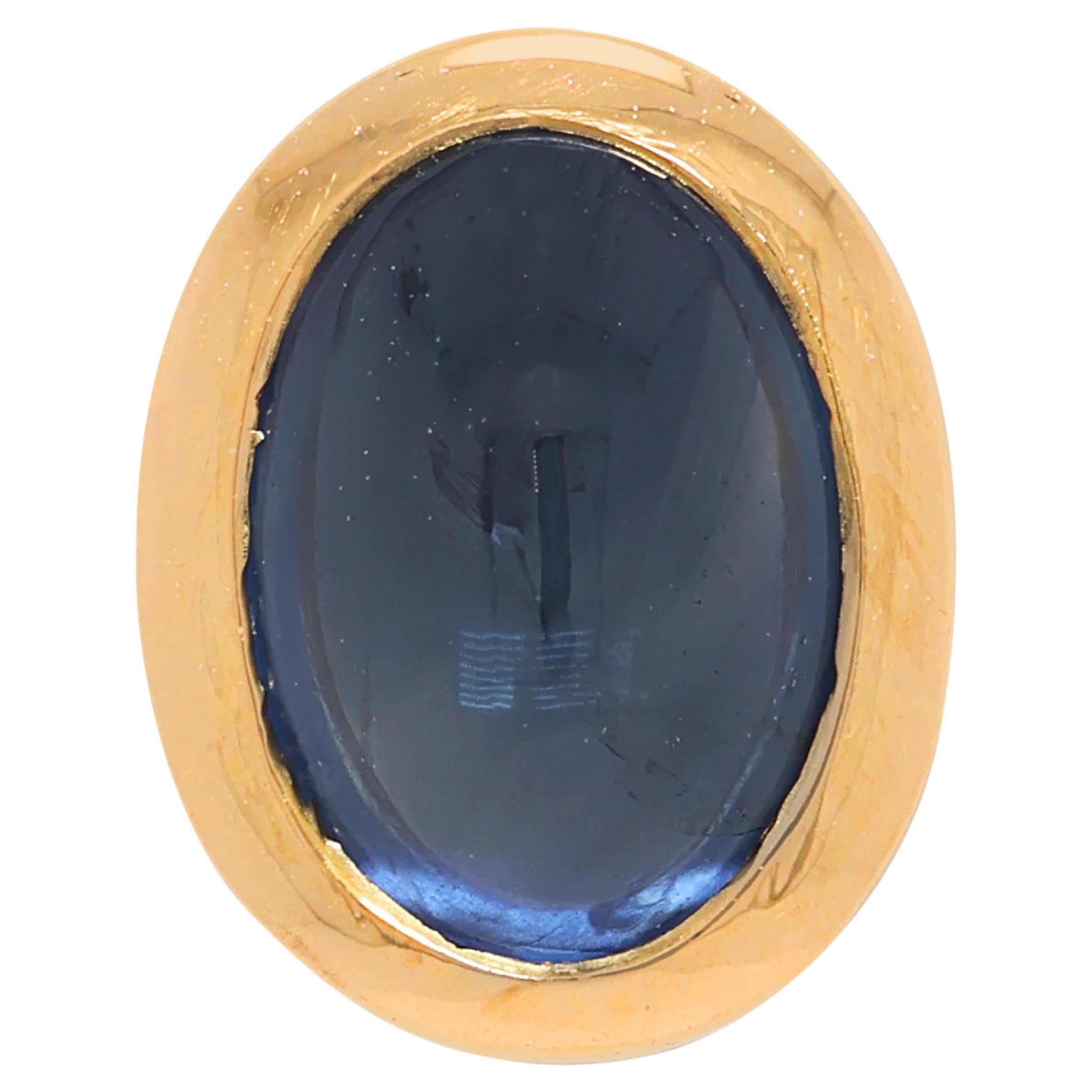 Charming 0.8ct Sapphire Pendant in 18K Yellow Gold For Sale