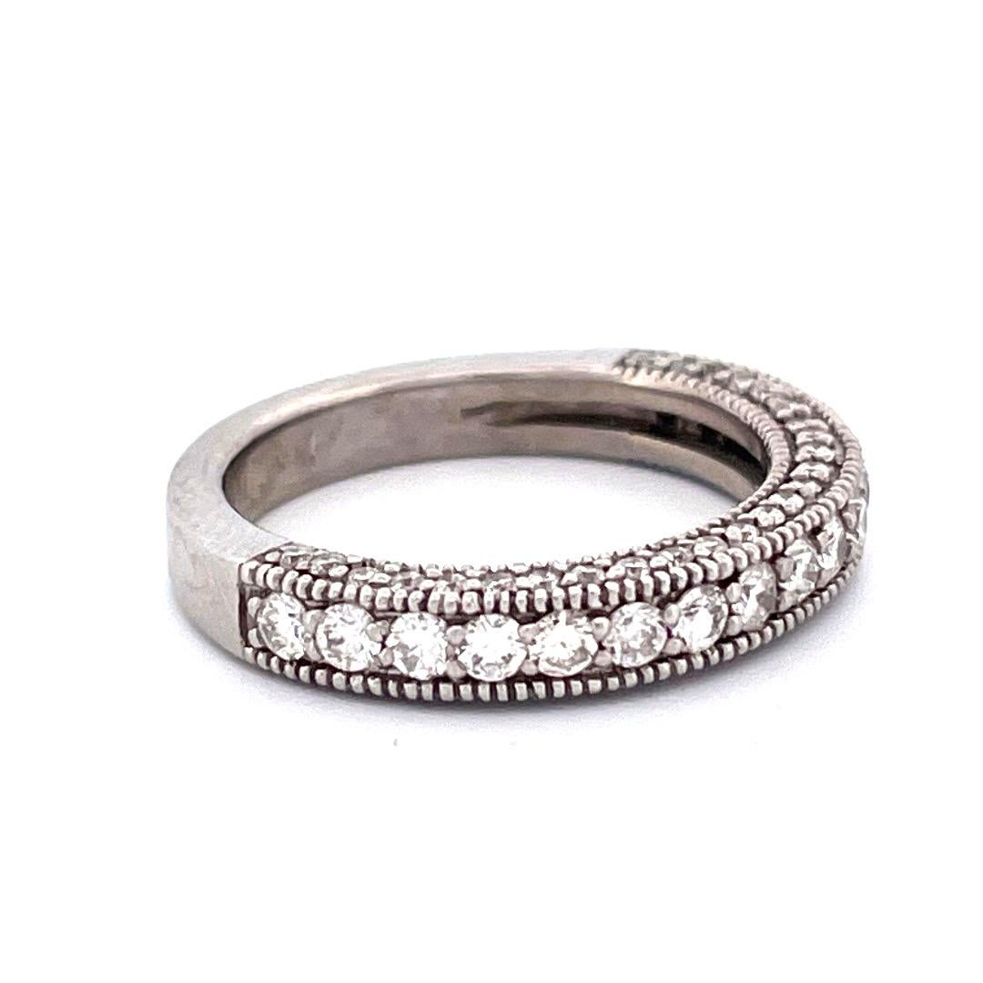 Modern Charming 14k White Gold Diamond Band Ring For Sale