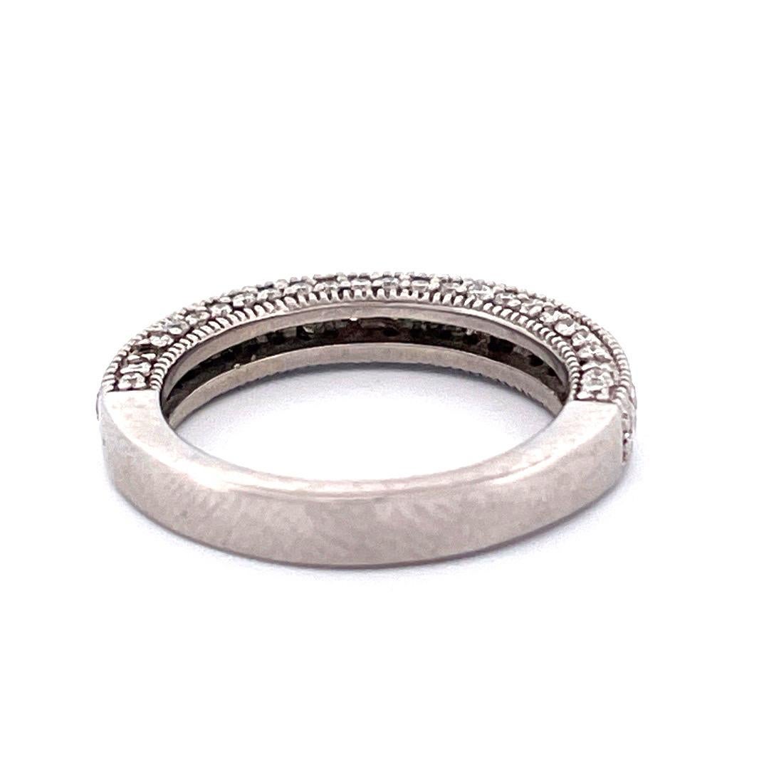 Charming 14k White Gold Diamond Band Ring In New Condition For Sale In New York, NY