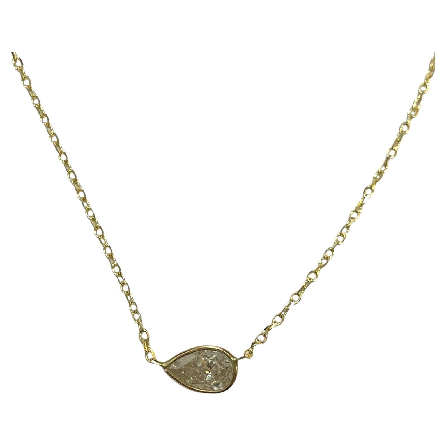 Charmant collier en or jaune 14 carats avec diamants naturels taille poire de 0,76 carat