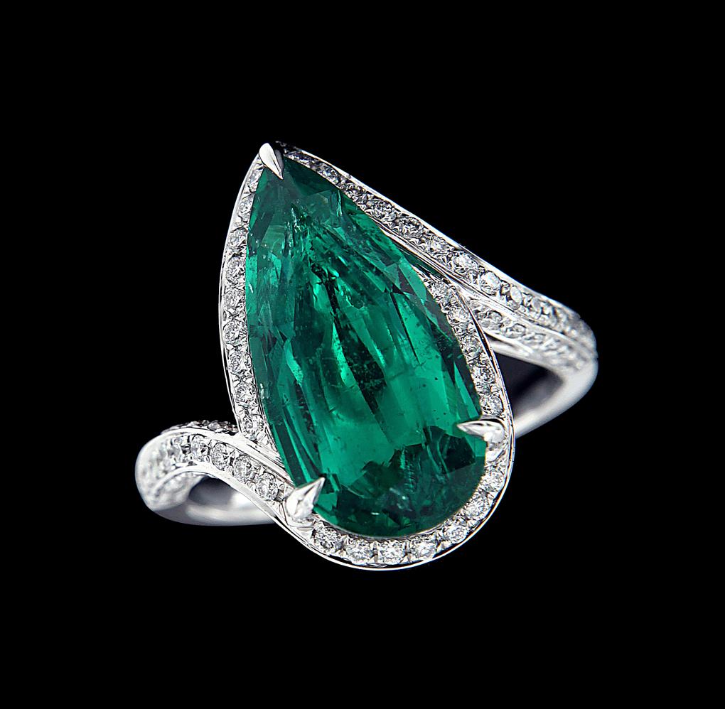 Charming 18 Karat White Gold, Diamond, And Emerald Ring.
Rings:
Diamonds of approximately 0.718carats, emerald approximately of 4.600carats mounted on 18 karat white gold ring. The ring weighs approximately around 6.706grams.
Please note: The