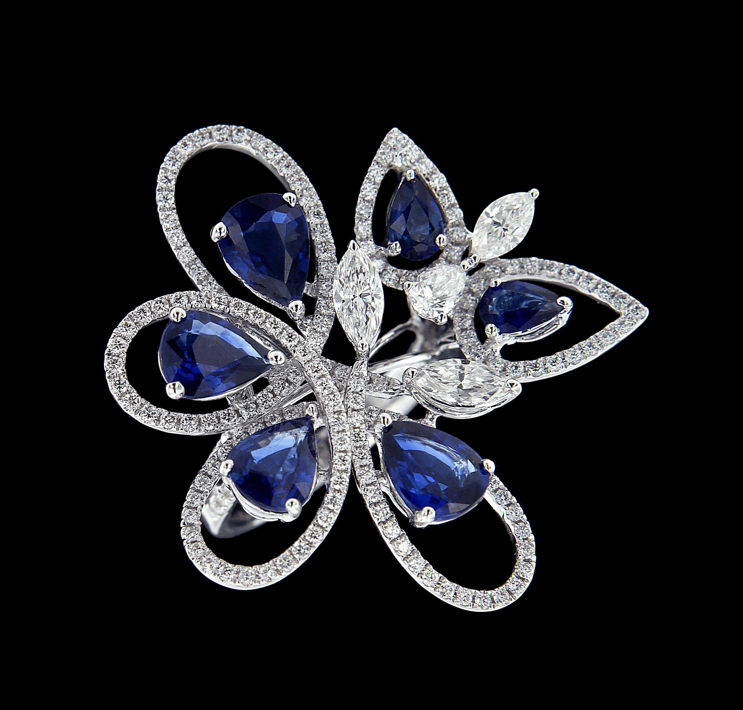 Charming 18 Karat White Gold, Diamond And Sapphire Set .
Rings 
Diamonds of approximately 2.137 carats and sapphires approximately of 6 5.245 carats, mounted on 18 karat white gold ring. The ring weighs approximately around 11.734 grams.

Please