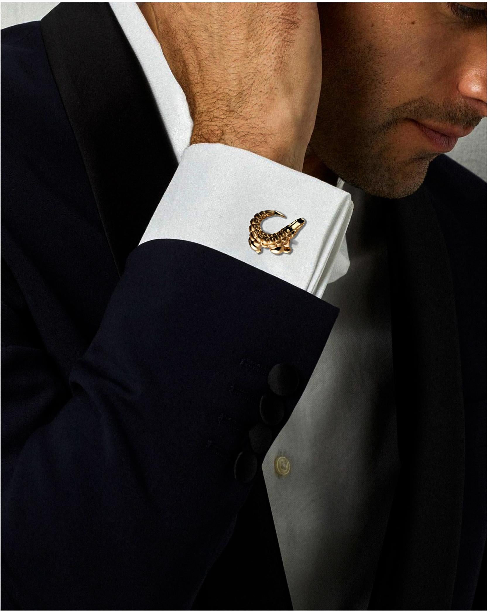 Men's Charming 18 Karat Yellow Gold Crocodile Cufflinks with Diamond Eyes For Sale