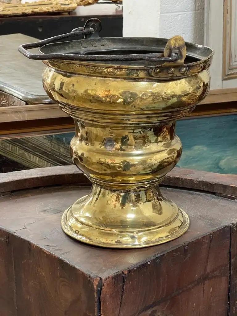 Charming 18th Century French Brass Bucket In Good Condition For Sale In Charlottesville, VA