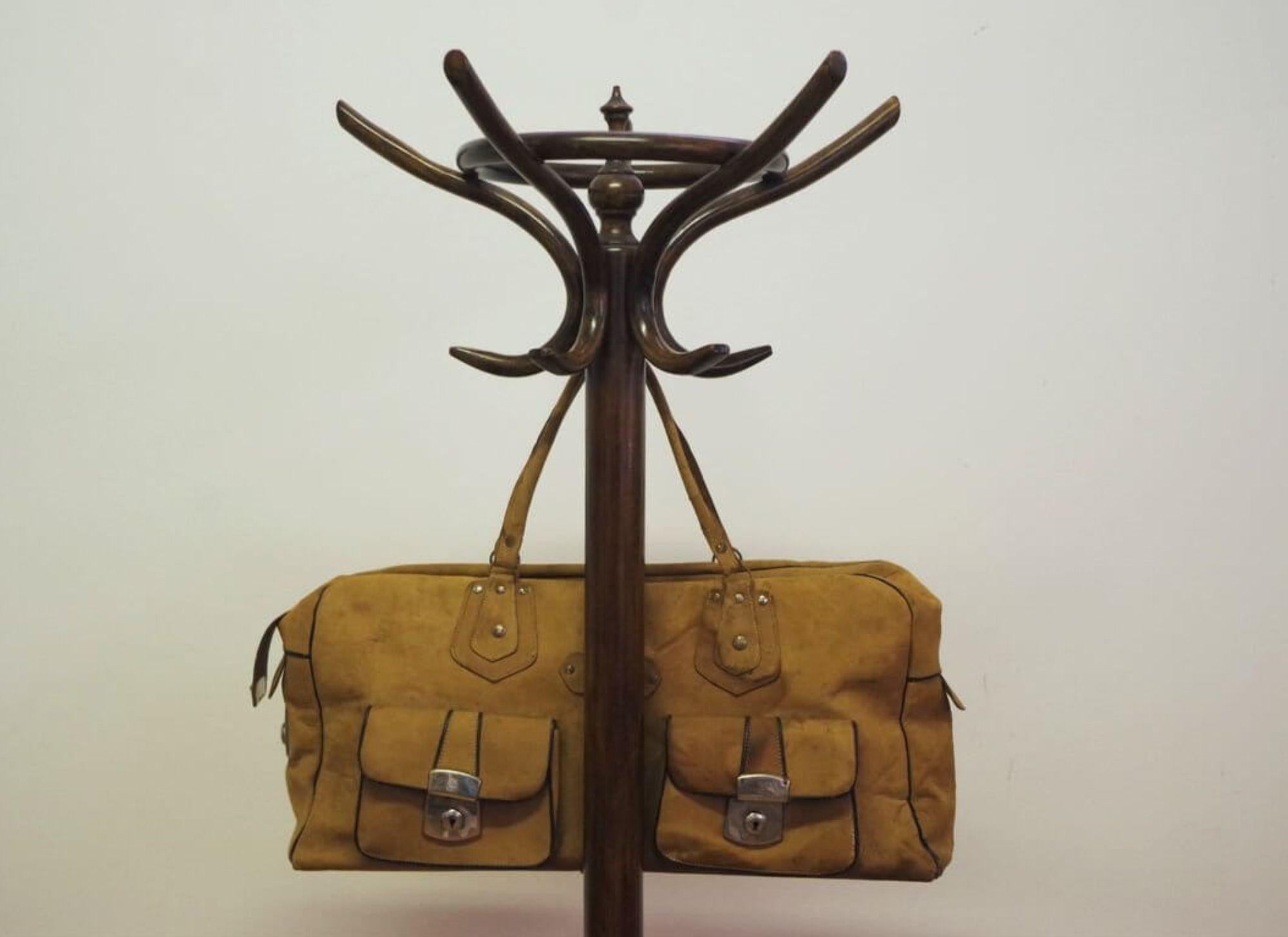 Charming 1940s Bentwood Coat Rack in Thonet Style – Timeless Craftsmanship In condizioni buone in vendita a Manzano, IT