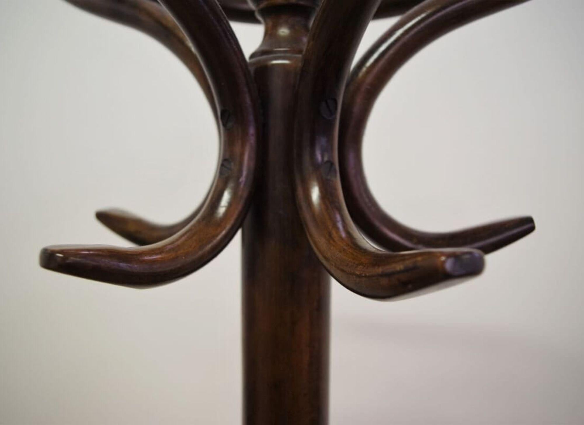 Faggio Charming 1940s Bentwood Coat Rack in Thonet Style – Timeless Craftsmanship in vendita