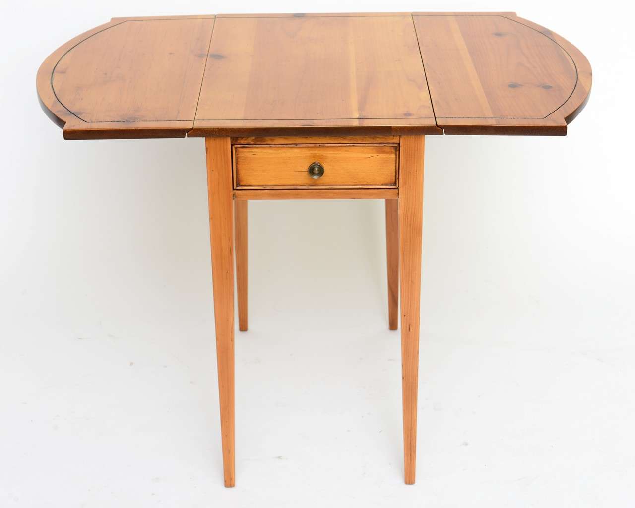 American Charming 1940s Maryland Pine Pembroke Table