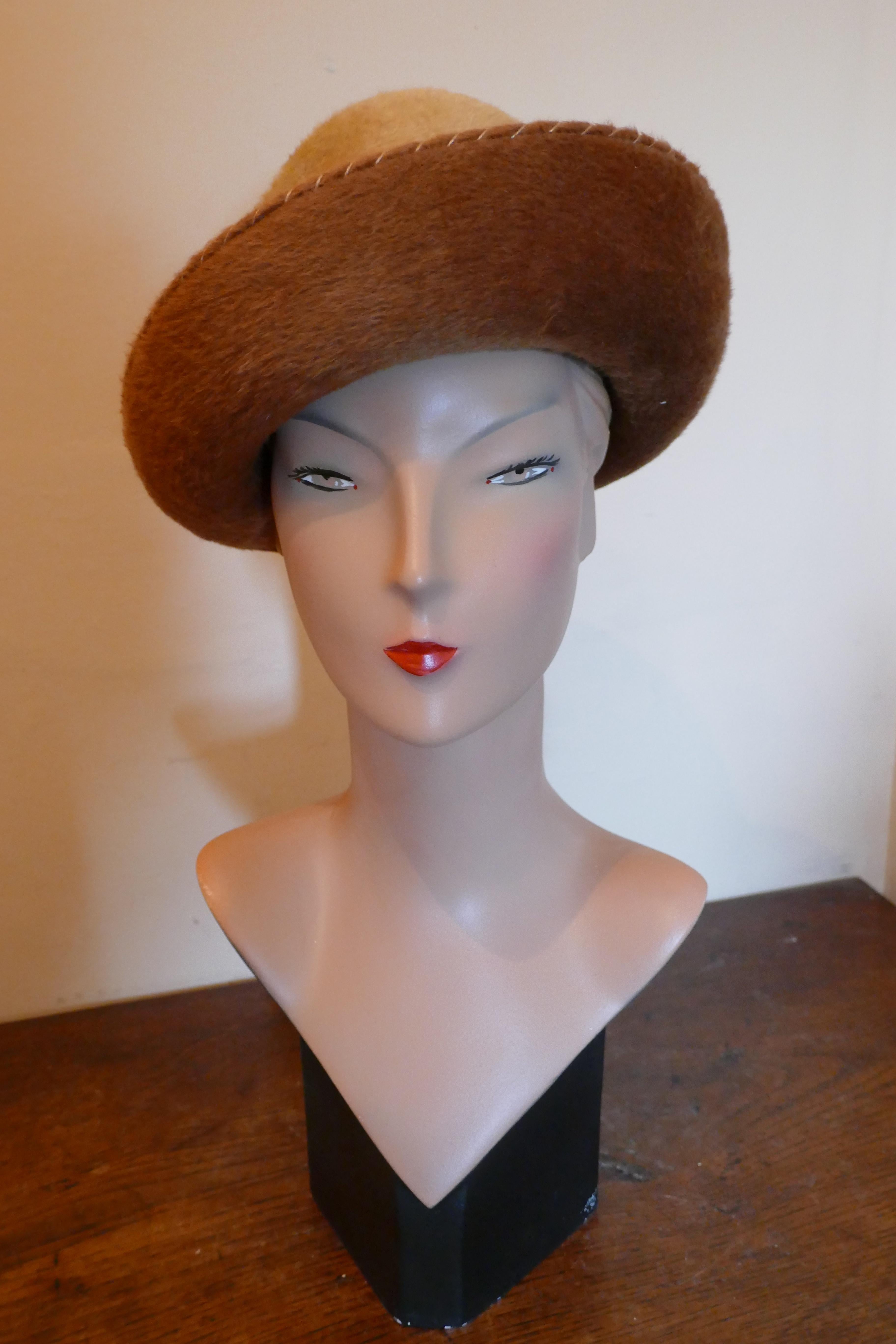 Brown Charming 1960s Vintage 2 Tone Felt Wool Cloche Hat,  