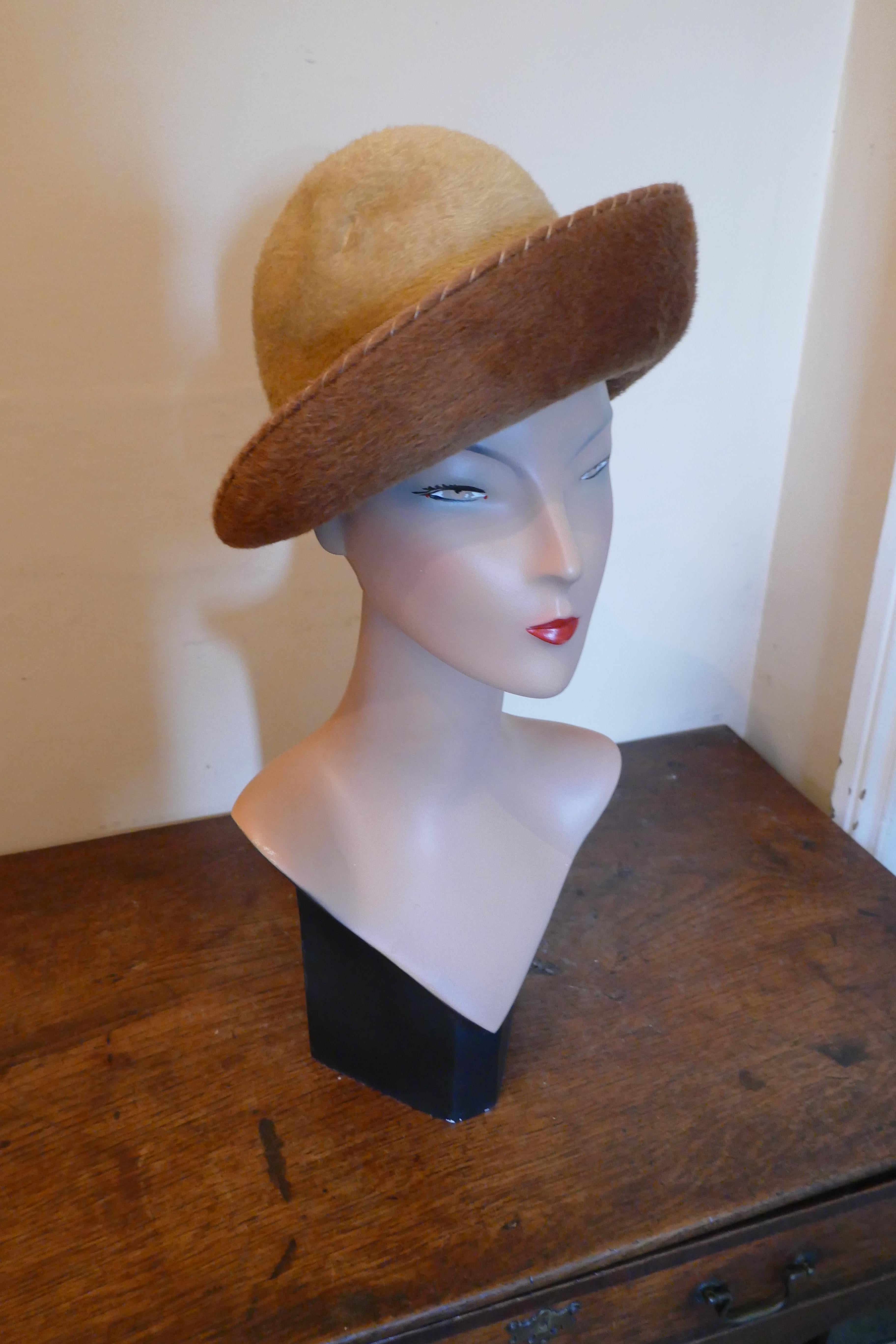 Women's Charming 1960s Vintage 2 Tone Felt Wool Cloche Hat,  