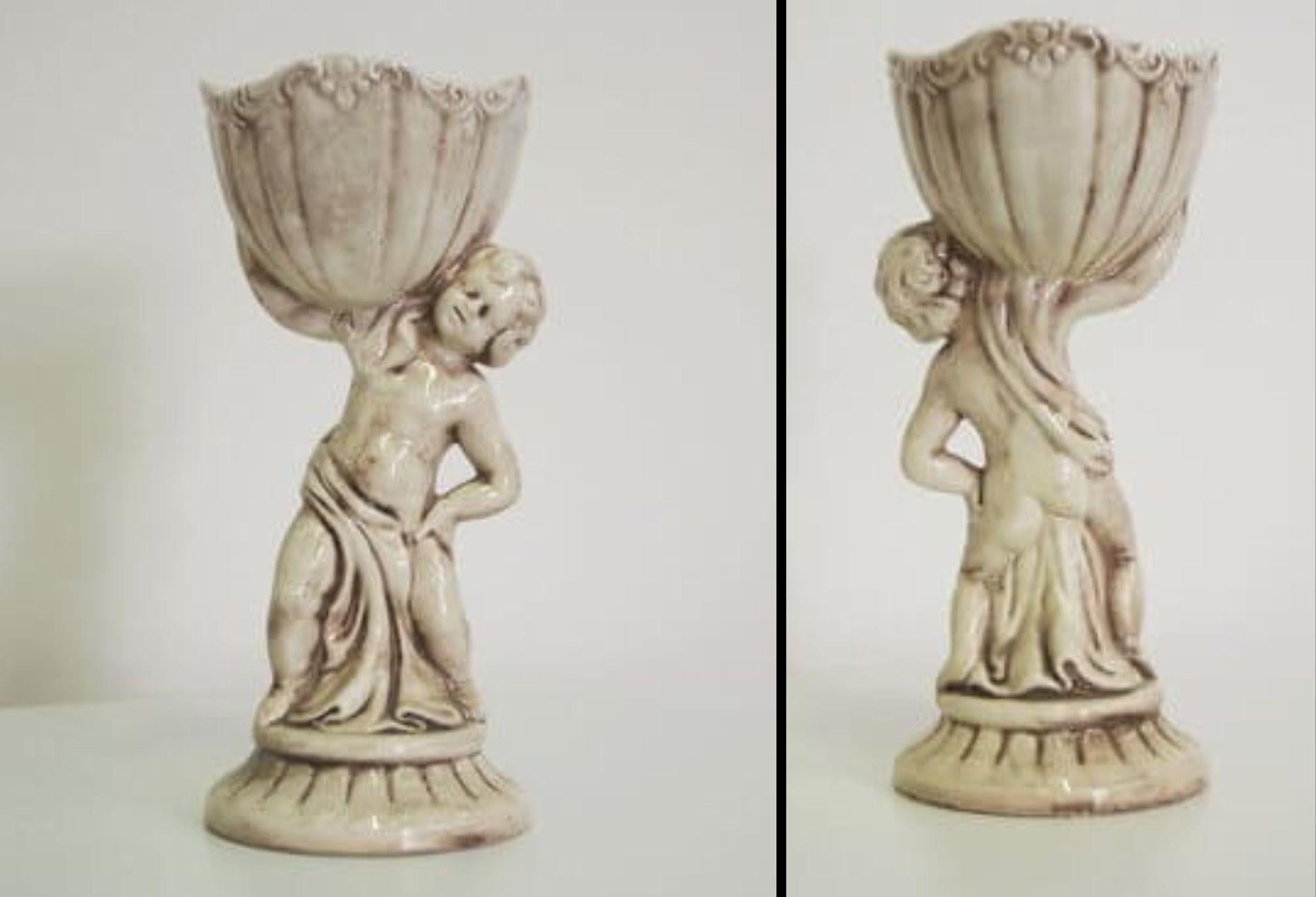 Italian Charmante figurine de chérubin de Capodimonte des années 1970 - Art artisanal en céramique en vente