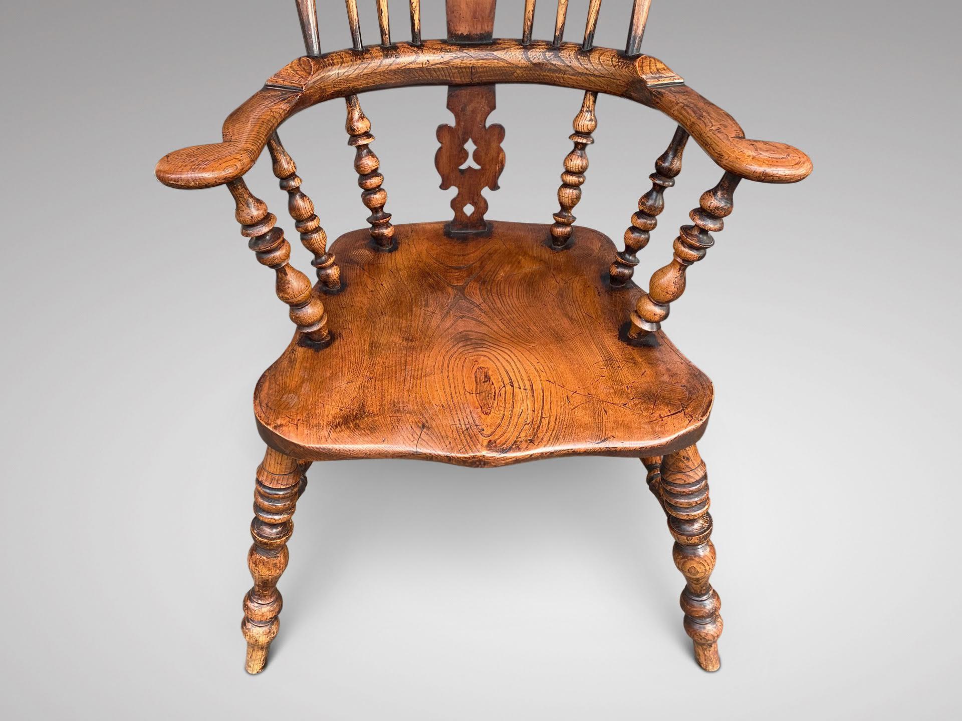 Charming 19th Century Elm Broad Arm Windsor Chair For Sale 1