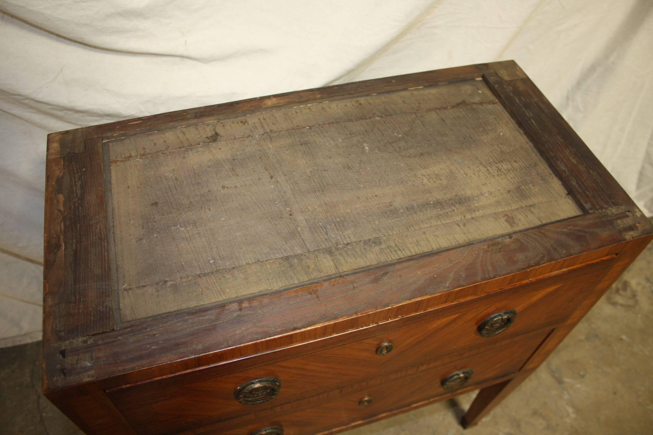 Charming 19th Century French Commode 1