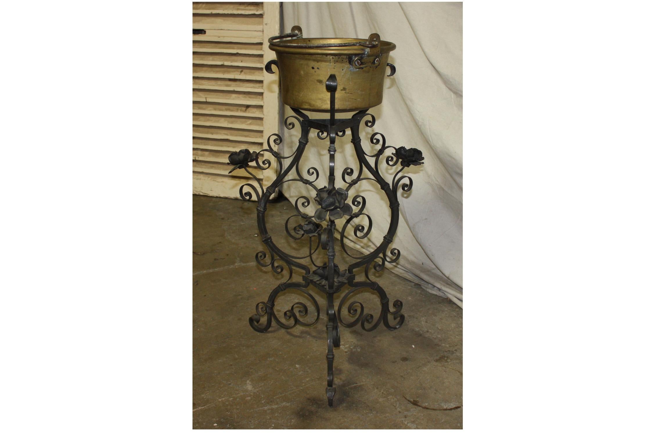 Charming 19th Century French Iron Planter In Good Condition For Sale In Stockbridge, GA