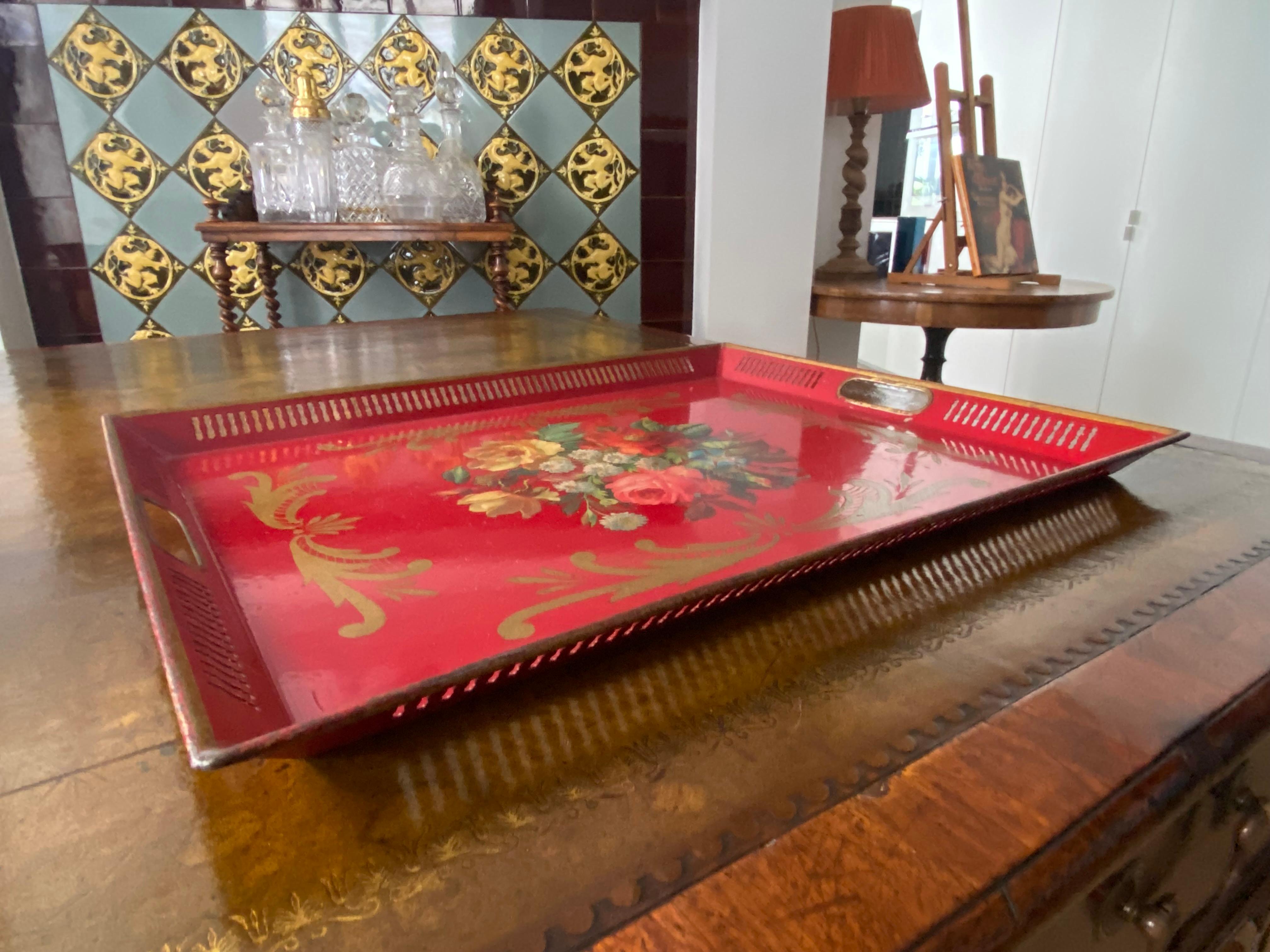 Charming 19th Century French Napoleon III Red Painted Tole Tray In Good Condition In Petworth,West Sussex, GB