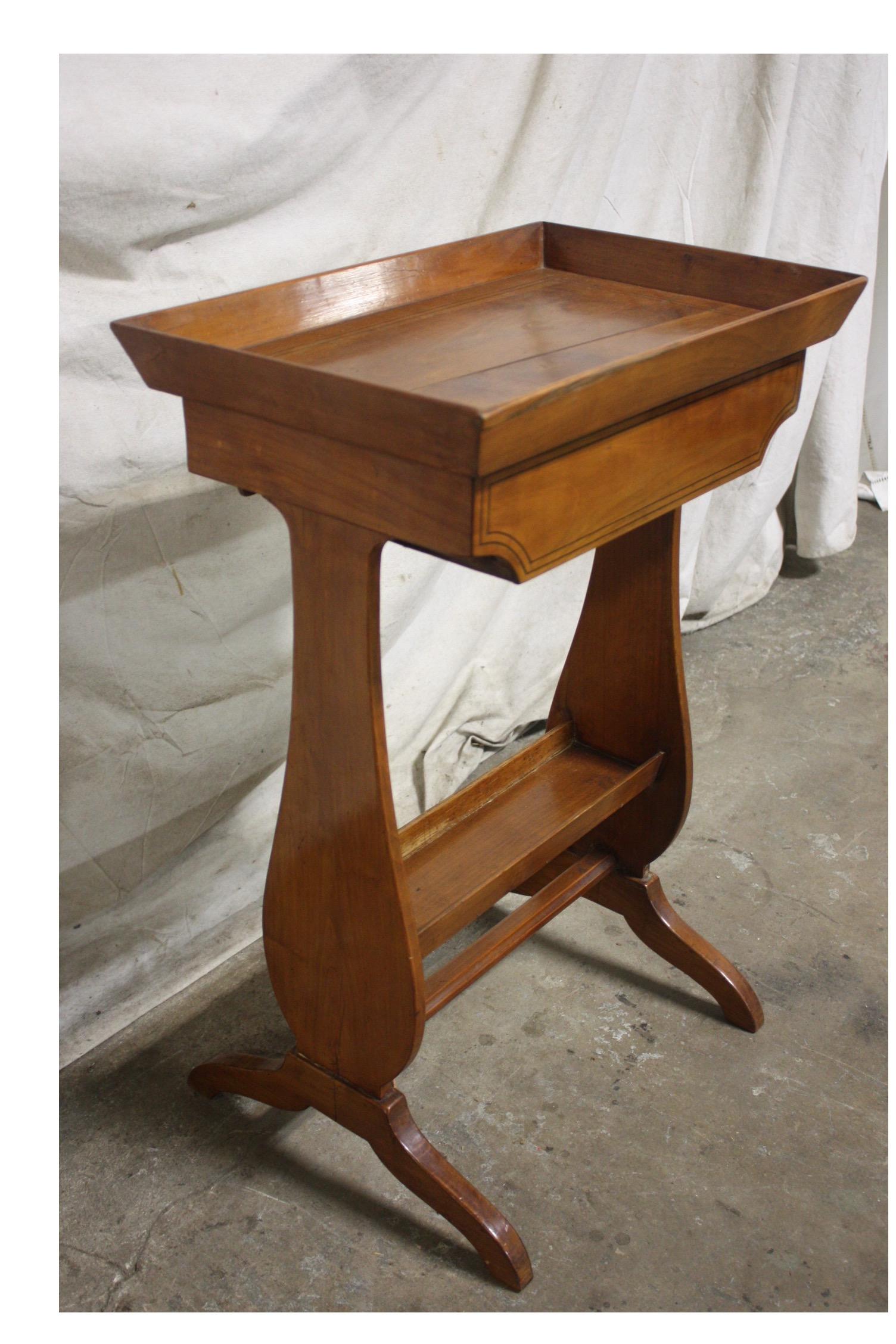 French 19th Century Walnut Side Table In Good Condition In Stockbridge, GA