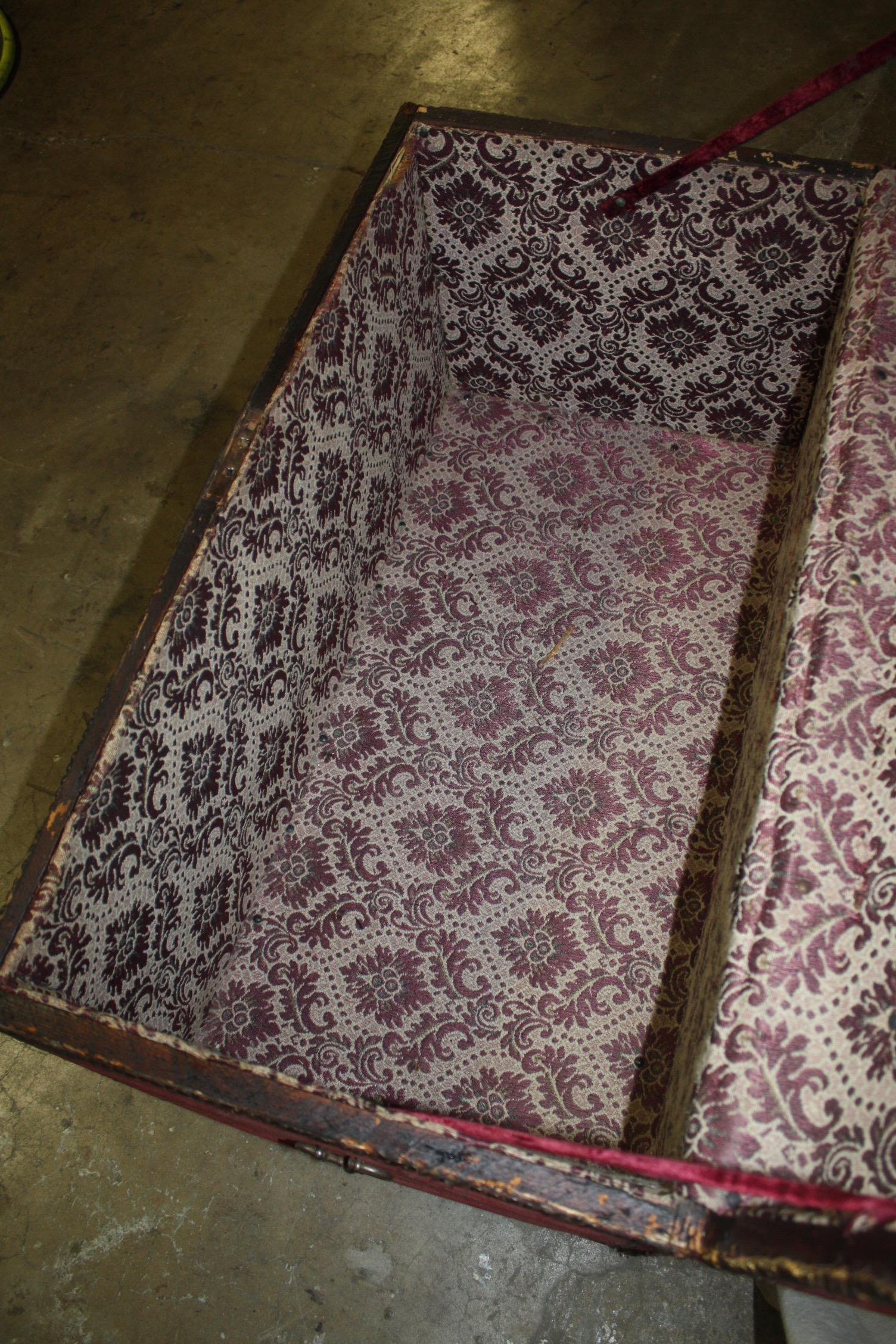 Laiton Charmante malle ou coffre à couvertures française du XIXe siècle en vente