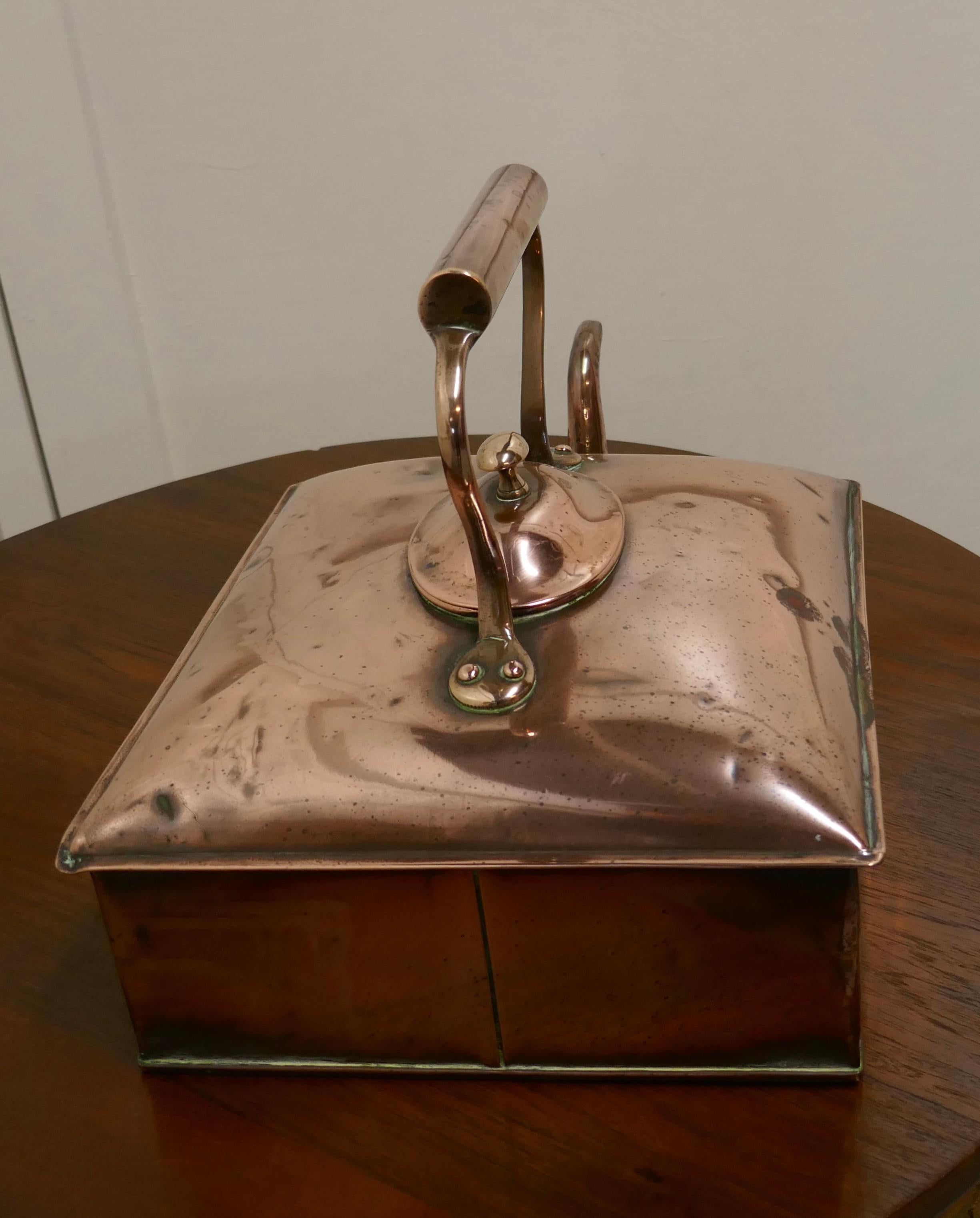 Charming 19th Century Large Square Copper Kettle For Sale 1