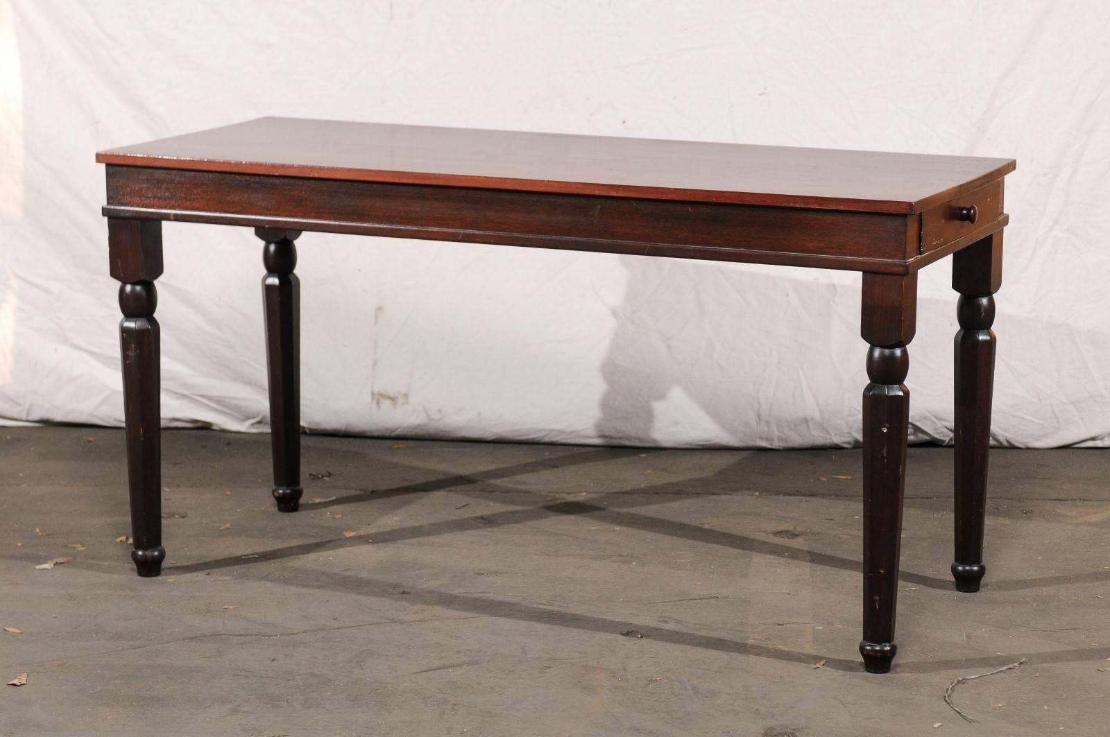 Charming 19th Century Long English Mahogany Table with Single Drawer For Sale 10