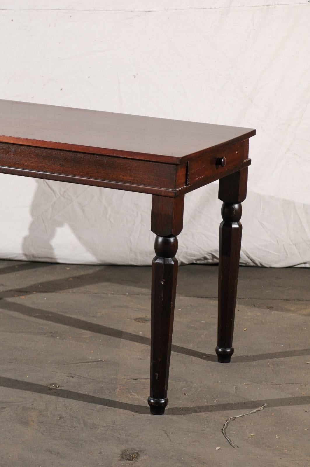 Charming 19th Century Long English Mahogany Table with Single Drawer In Good Condition For Sale In Atlanta, GA