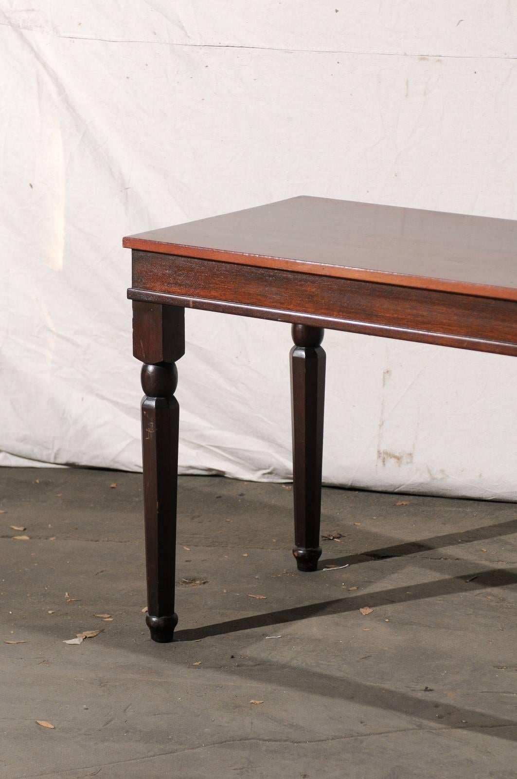 Charming 19th Century Long English Mahogany Table with Single Drawer For Sale 1