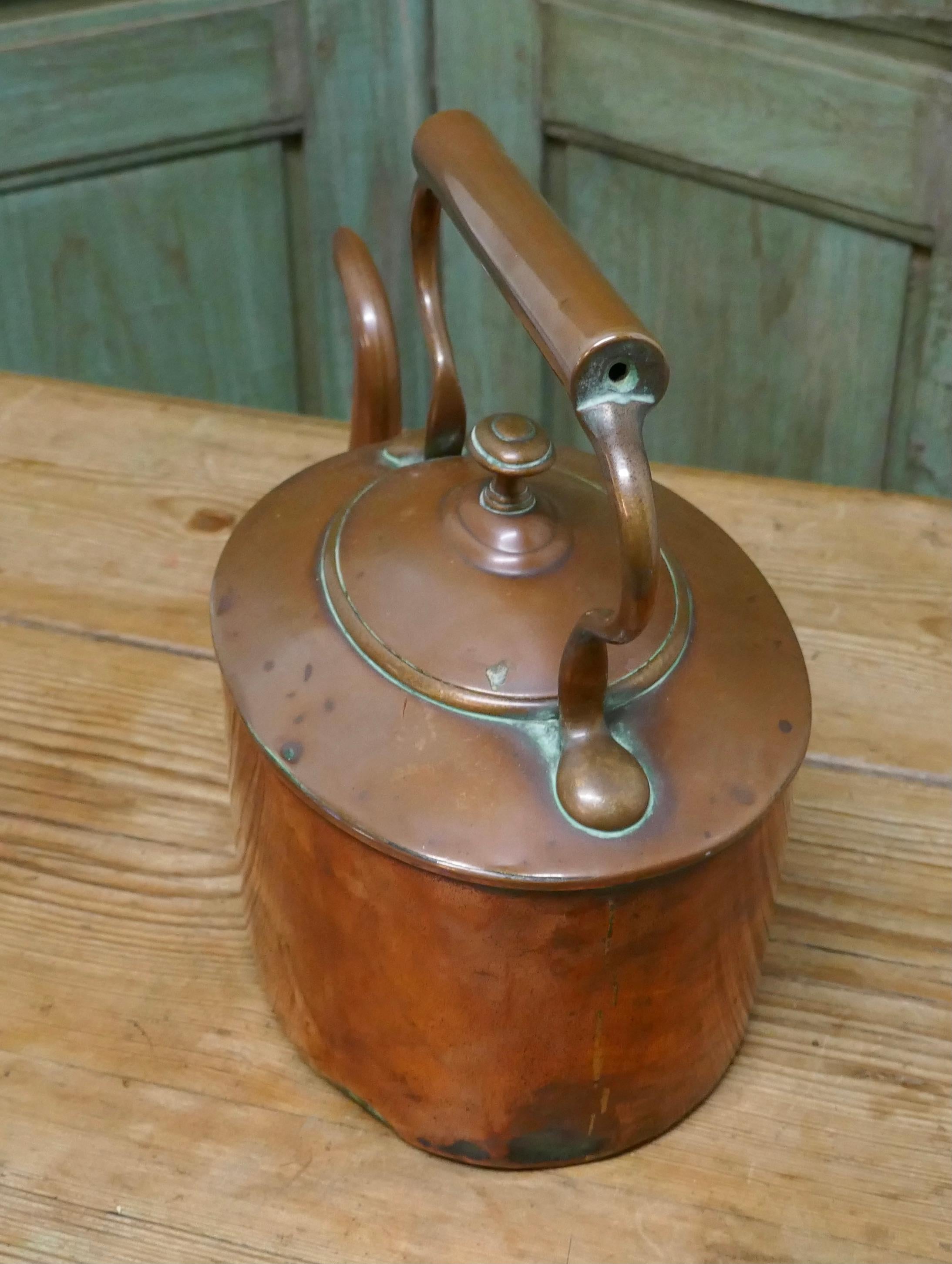 Charming 19th Oval Century Copper Kettle In Fair Condition In Chillerton, Isle of Wight