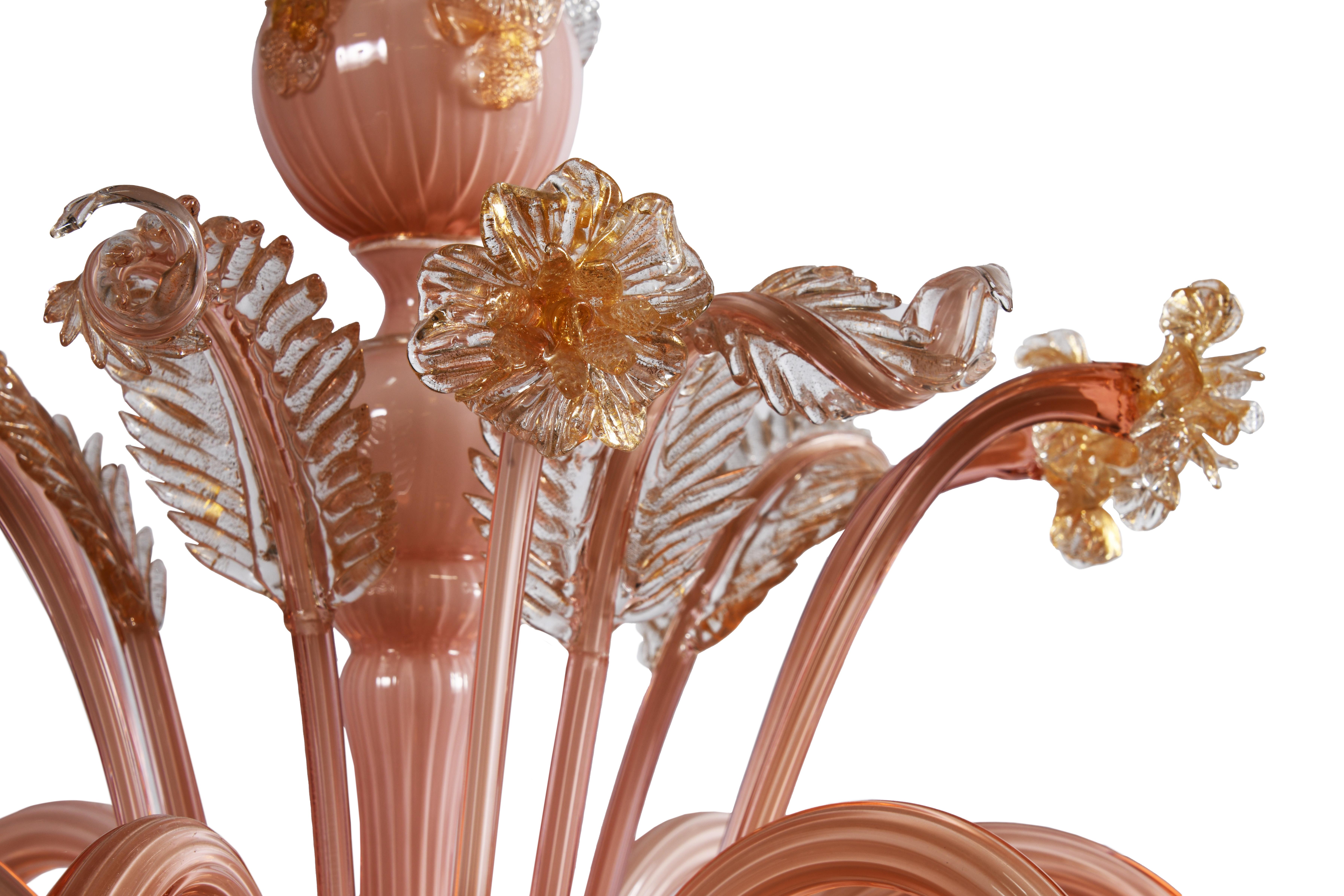 Incantevole lampadario in vetro di Murano a sei bracci scanalati con accenti in oro 24 carati In condizioni ottime in vendita a LA, CA
