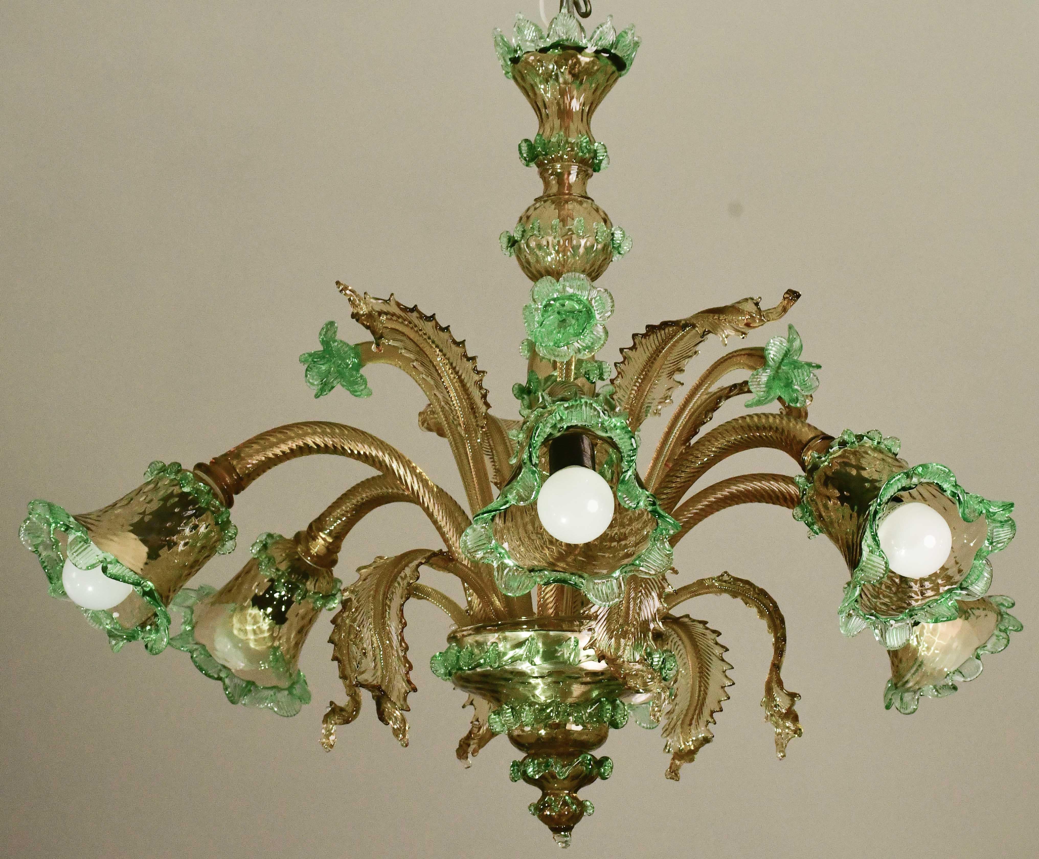 Européen Charmant lustre vénitien vintage à 6 branches, verre de Murano vert, années 1950 en vente