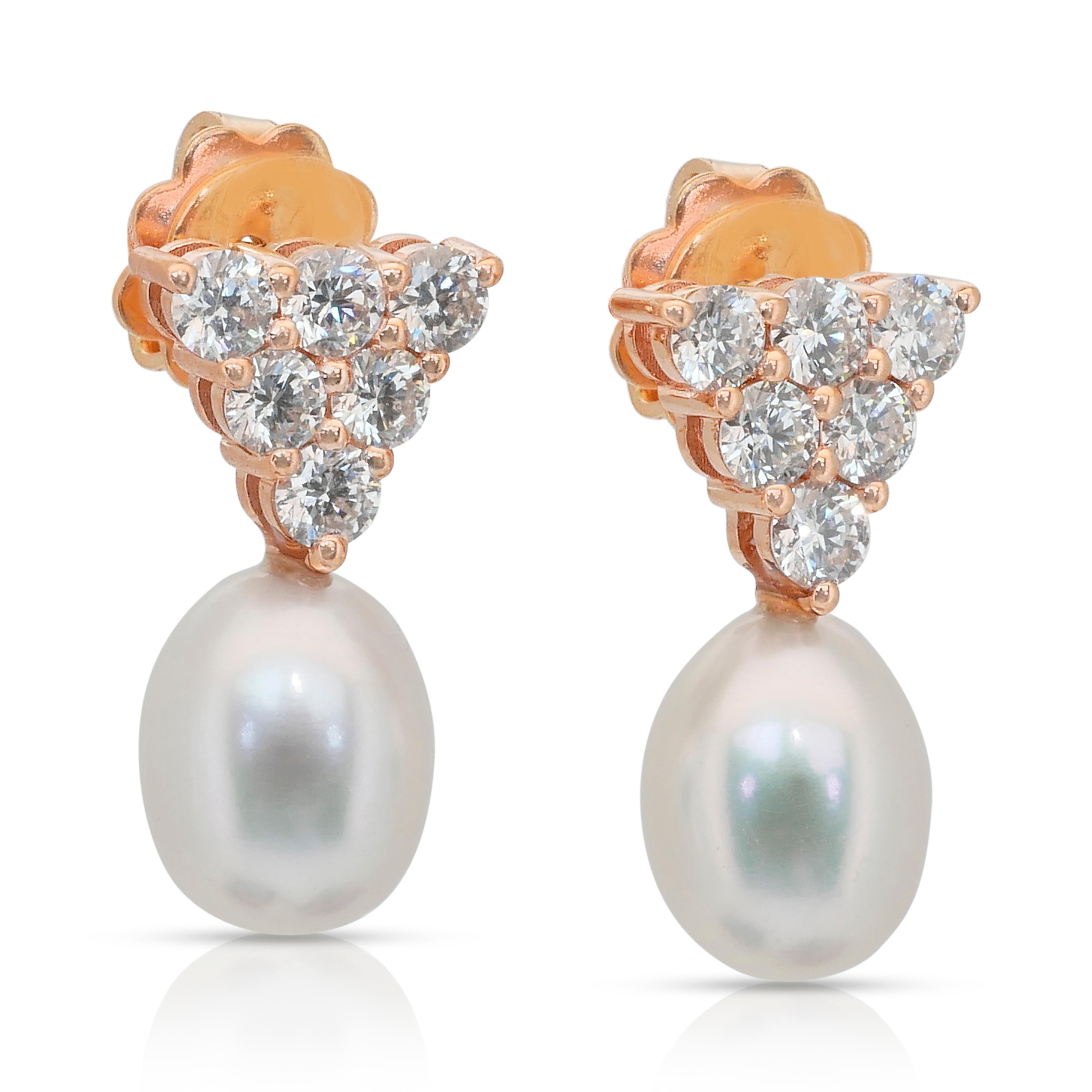 Charmante 8,20ct Süßwasser-Zuchtperlen und Diamanten Tropfen Ohrringe in 18k Rose Gold - IGI zertifiziert

Diese raffinierten Ohrringe aus 18 Karat Roségold bestehen aus zwei schimmernden Süßwasser-Zuchtperlen mit insgesamt 7,29 Karat in einer