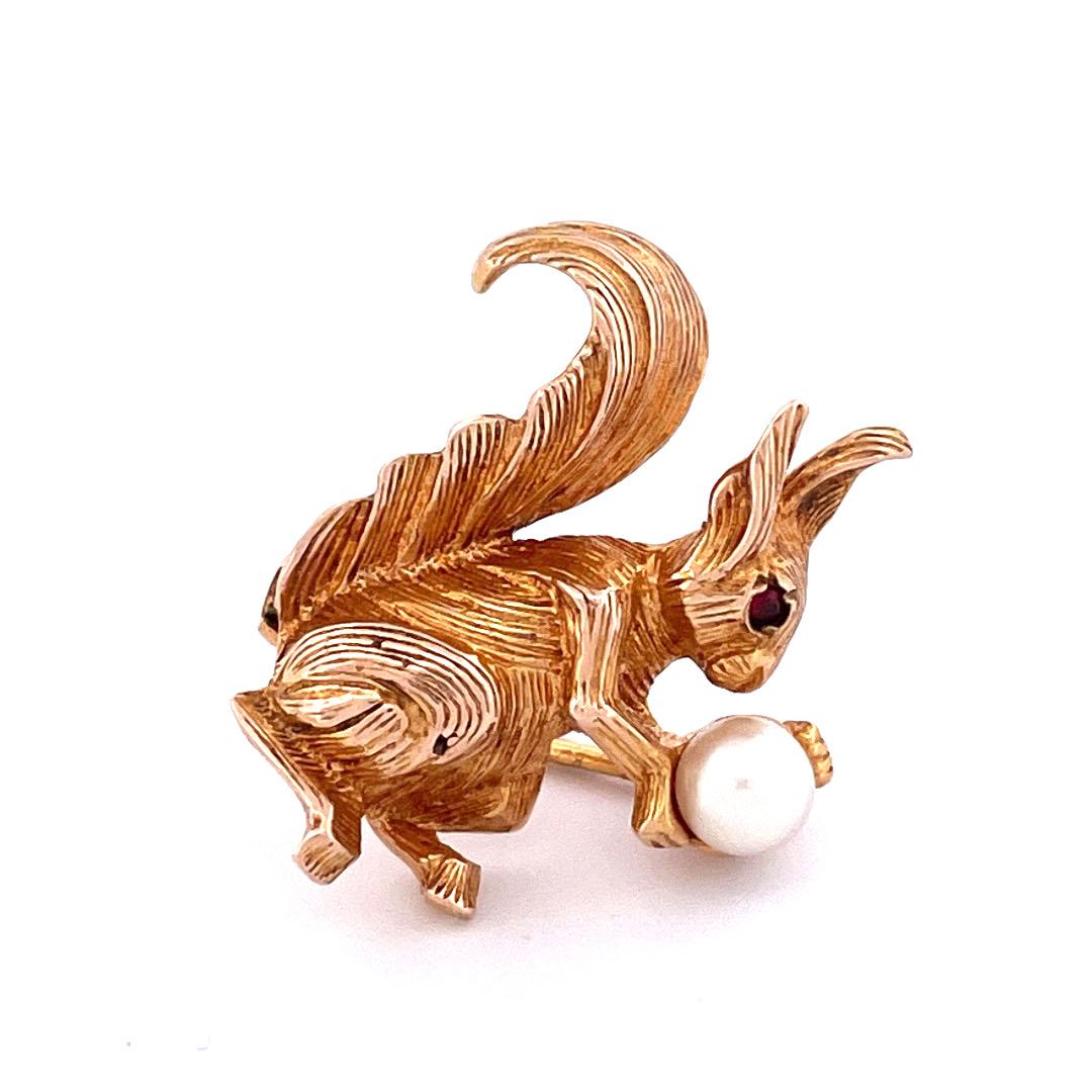 Art Deco Charming 9k Yellow Gold Squirrel Brooch with Ruby Eyes and Pearl For Sale