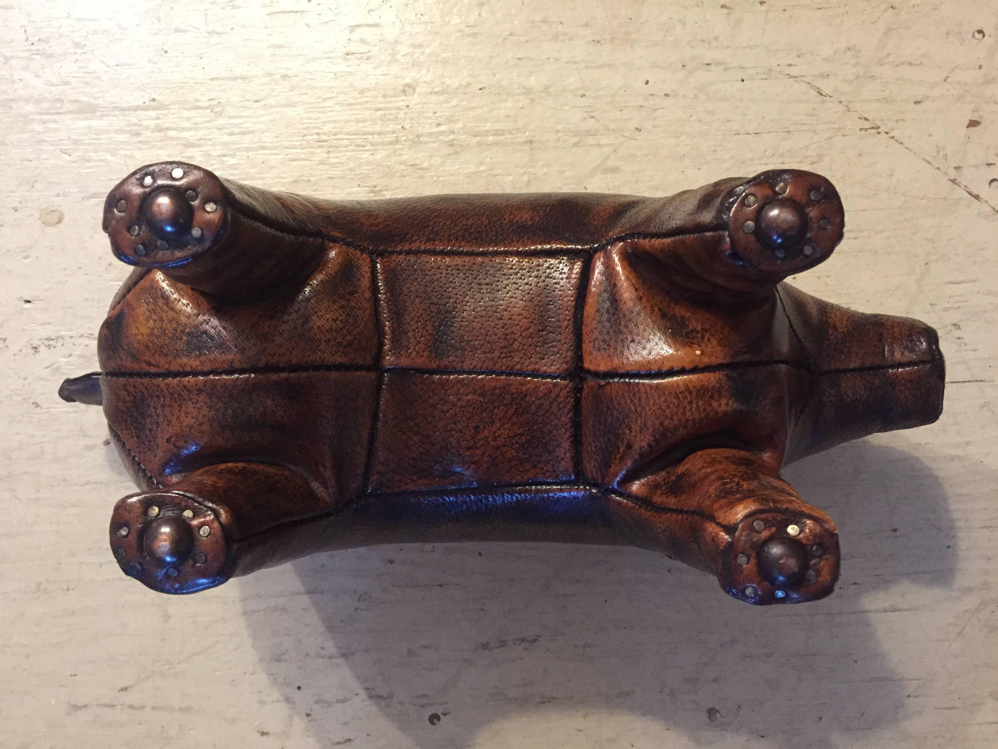 Charming Abercrombie and Fitch Vintage Leather Oinker Footstool Sculpture In Good Condition In Hopewell, NJ