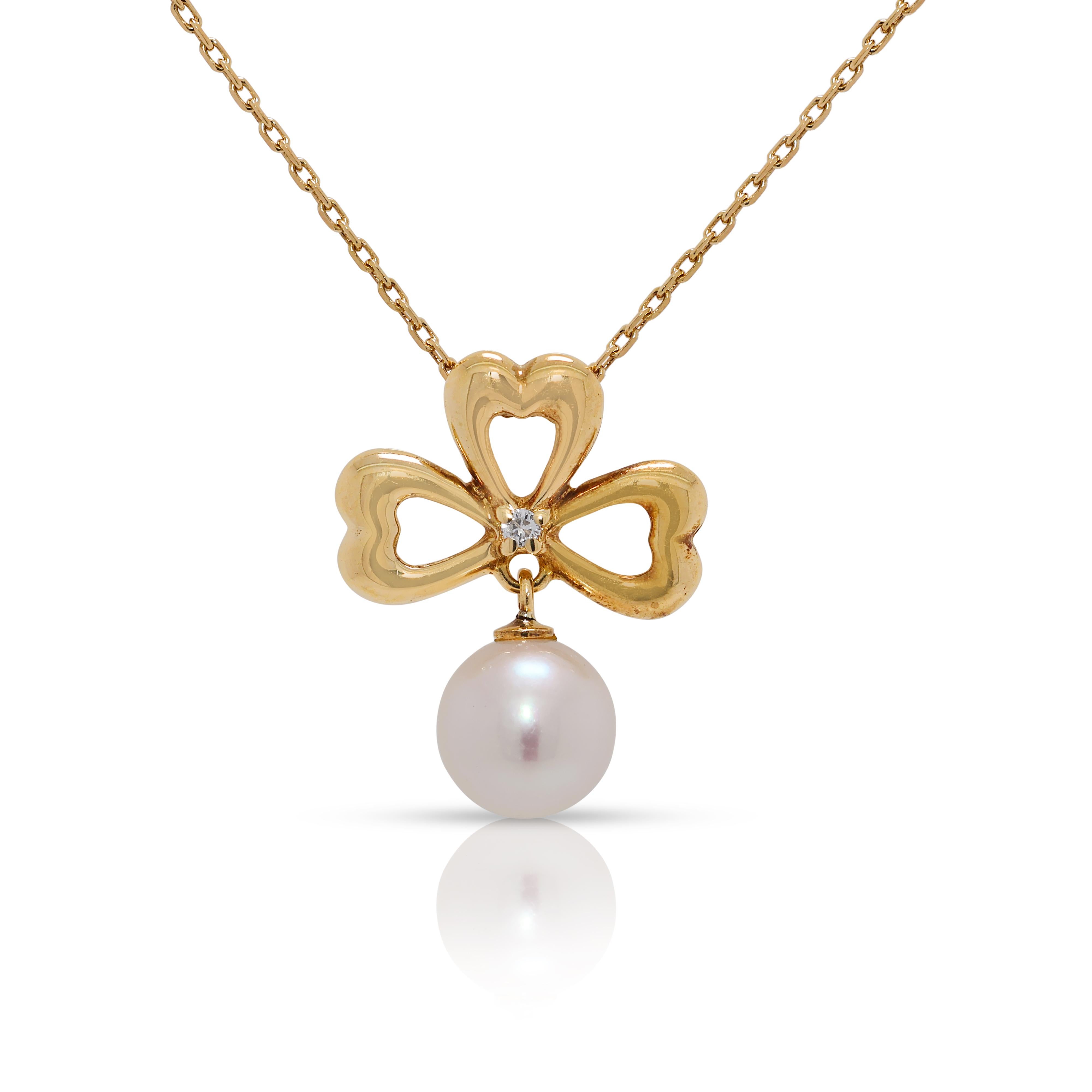 Charming Akoya Pearl and 0.003ct Natural Diamond Necklace in 18K Yellow Gold For Sale 1
