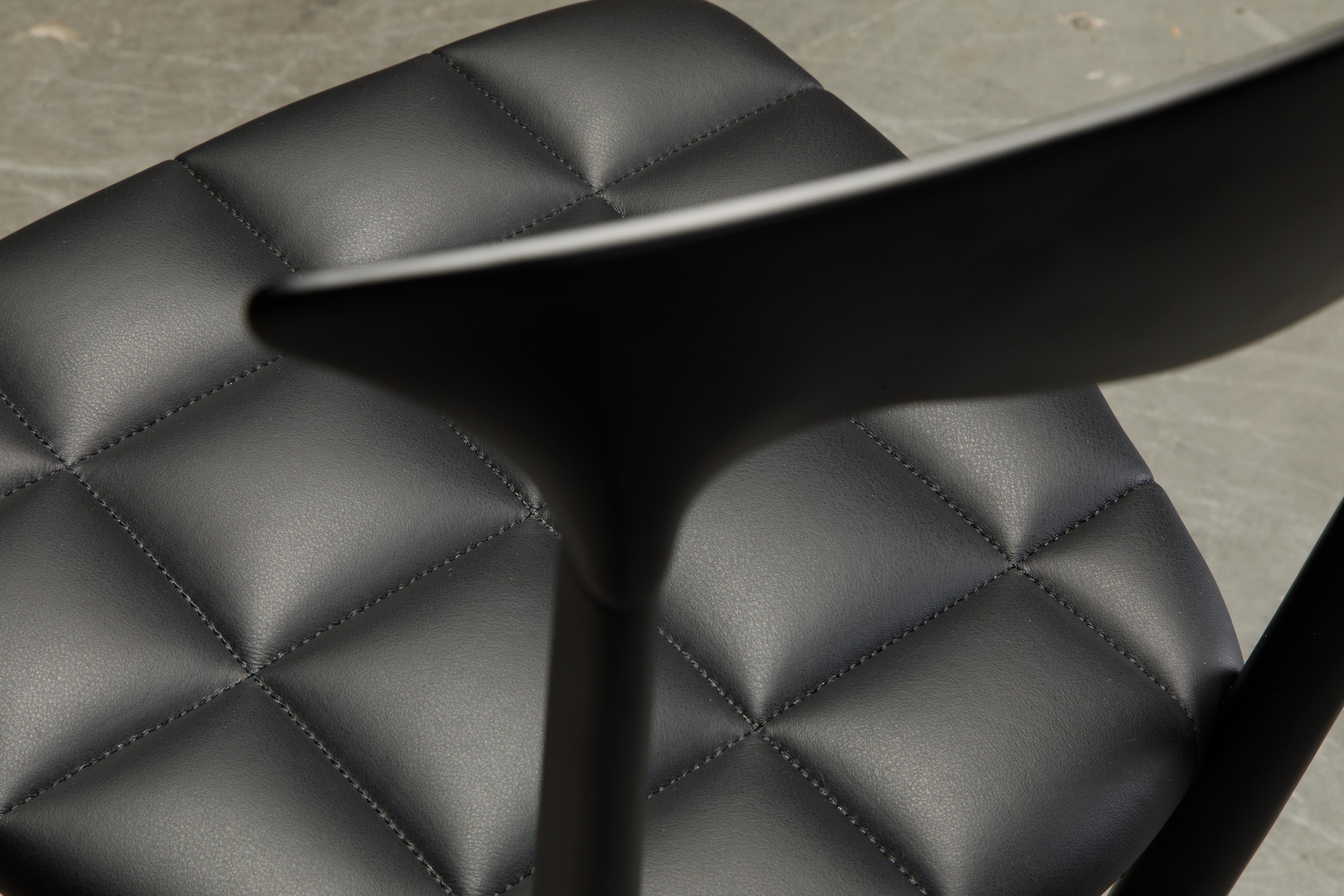„Charming“ Esszimmerstühle aus Aluminium und Leder von Fasem Italien, neu im Angebot 5