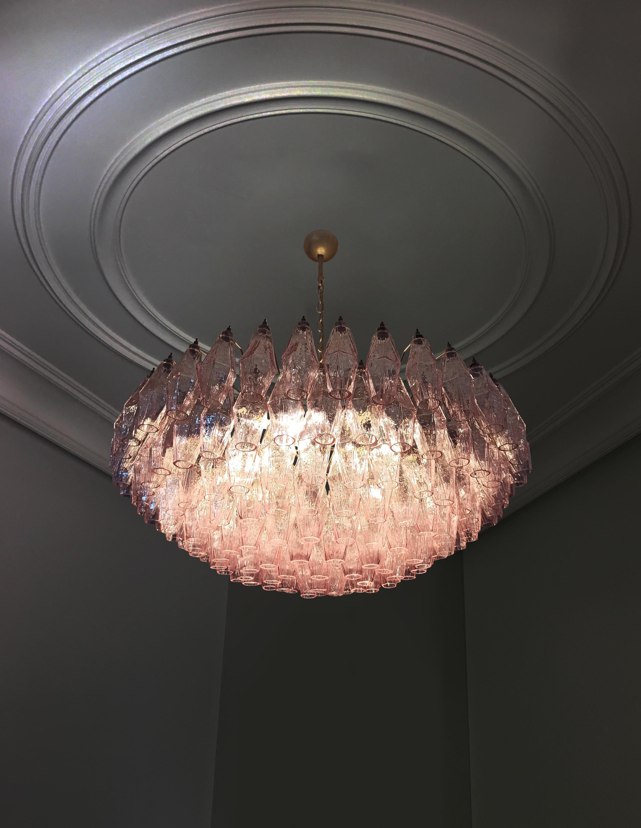 Elegant Italian pendant light made from 185 pink Murano glasses 