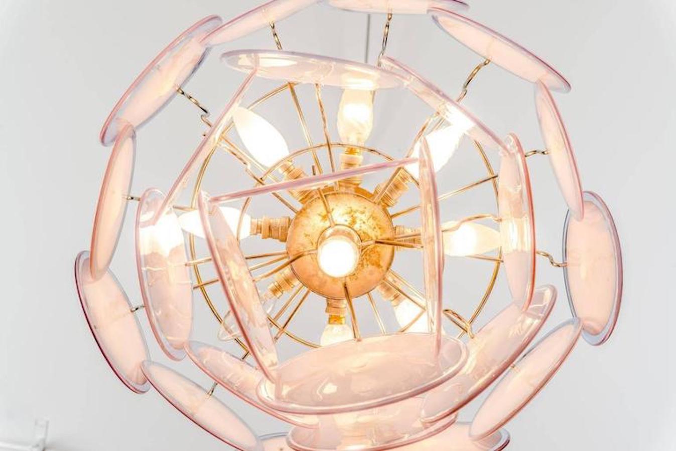 Charming Amethyst Pink Disc Murano Chandelier, 1970s In Excellent Condition For Sale In Rome, IT