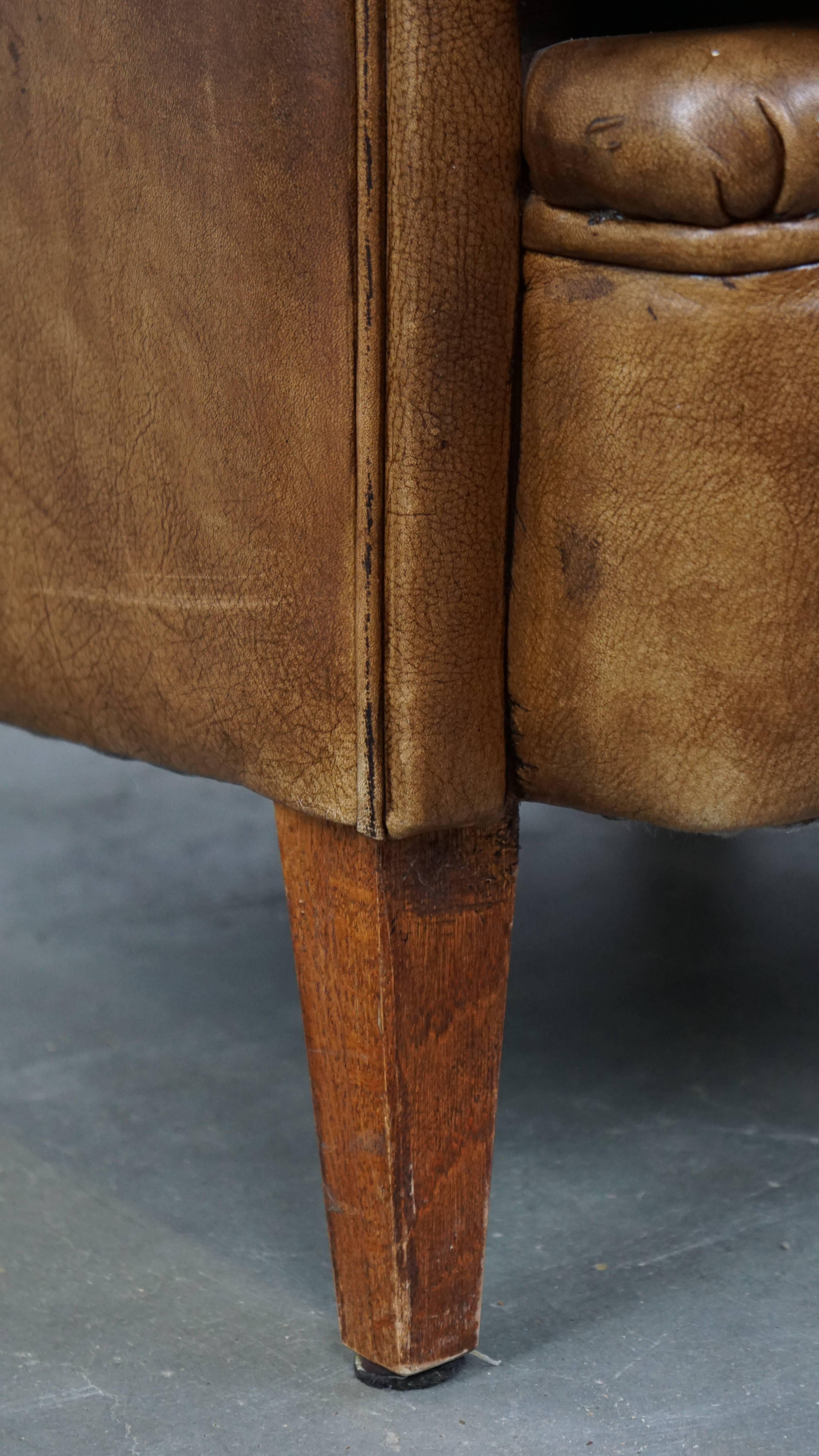 Fauteuil club charmant et confortable en cuir de vache de couleur cognac clair en vente 4