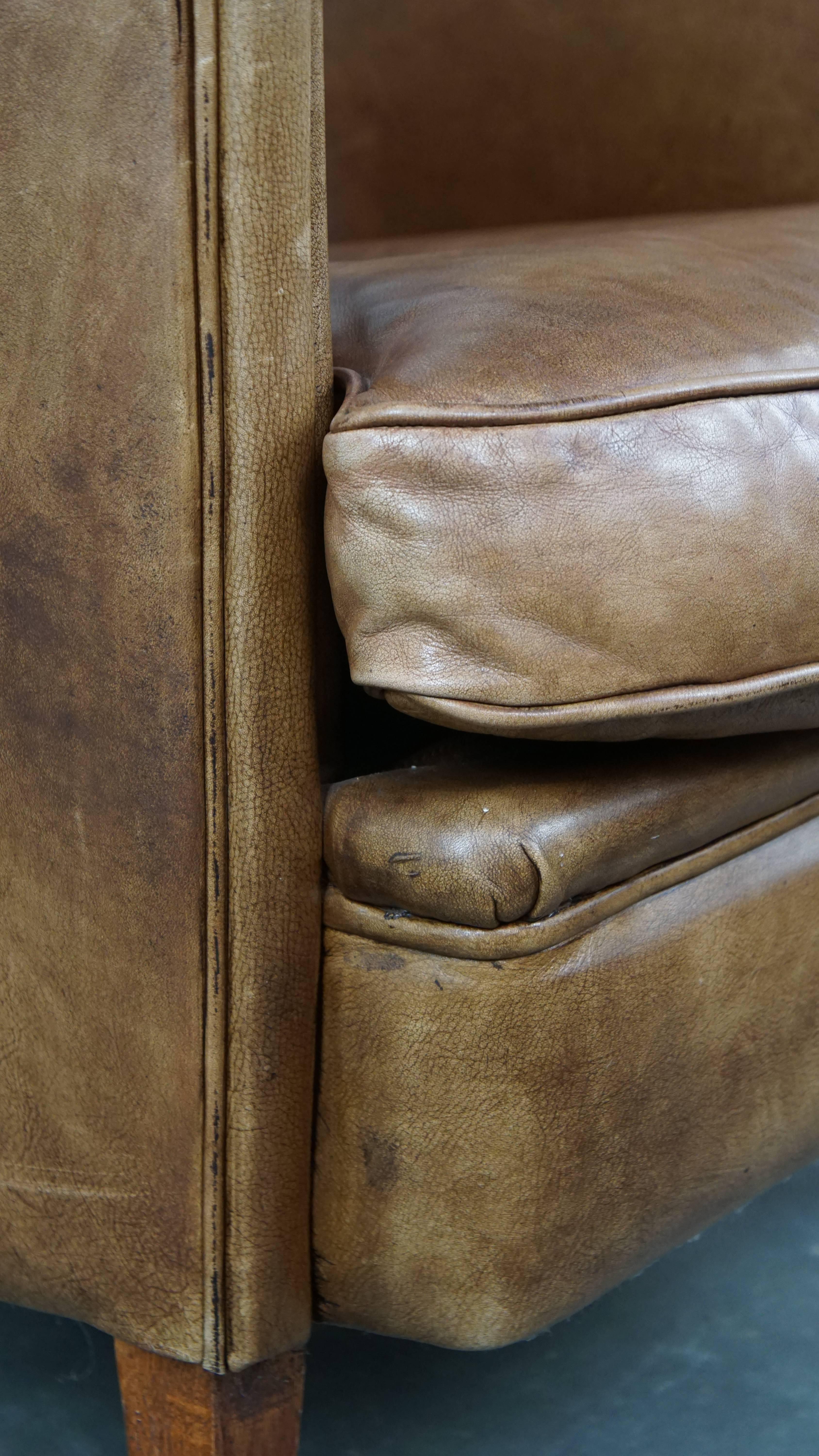 Fauteuil club charmant et confortable en cuir de vache de couleur cognac clair en vente 5