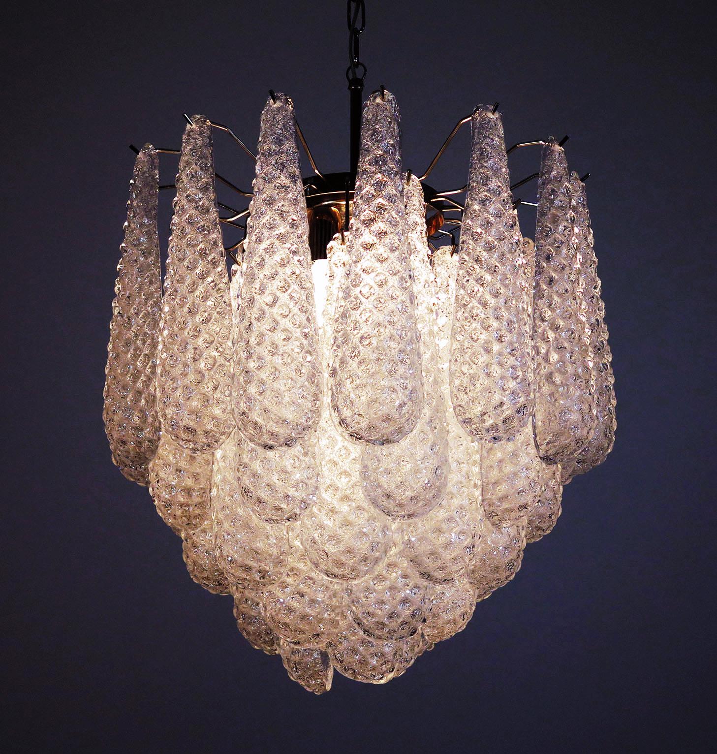 Charming and Elegant Italian Vintage Murano Chandelier 41 Glass Petals Drop In Excellent Condition In Budapest, HU