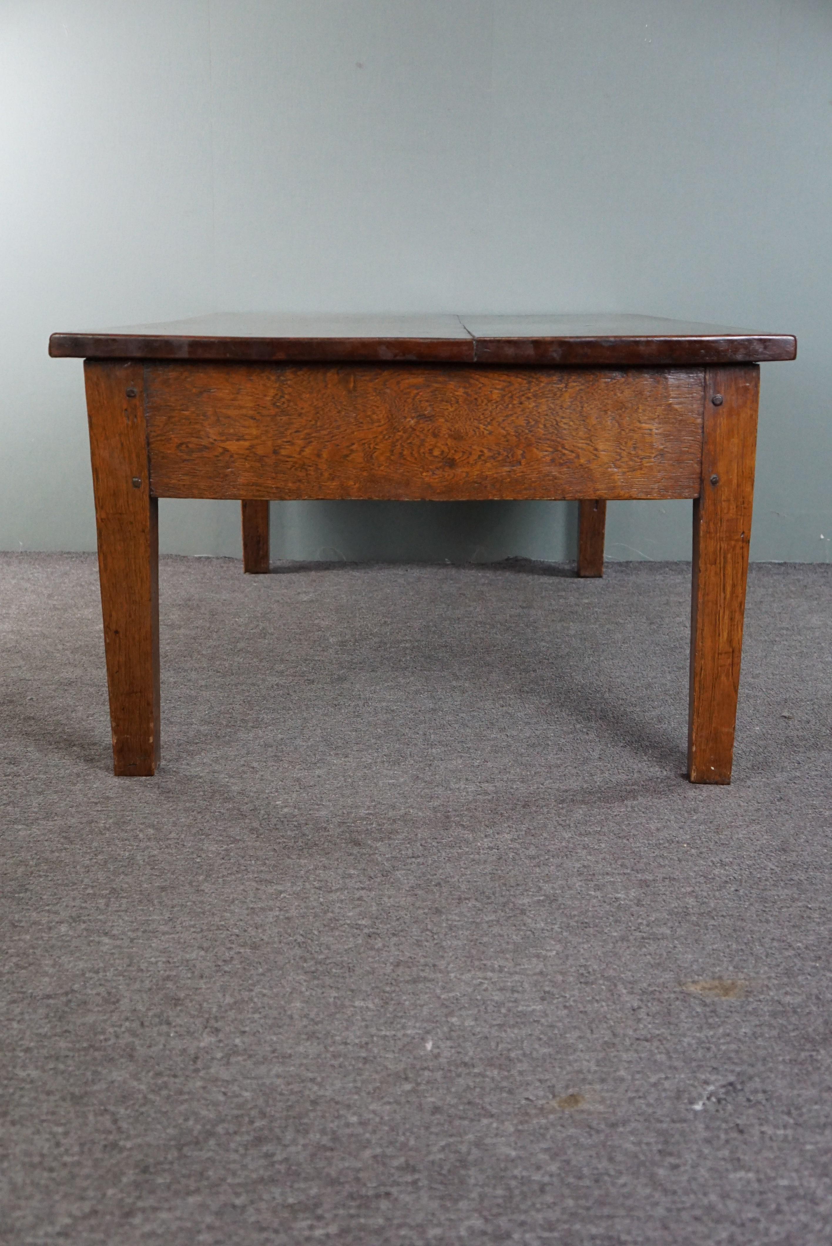 Late 19th Century Charming and practical antique coffee table with two drawers, beautiful color For Sale