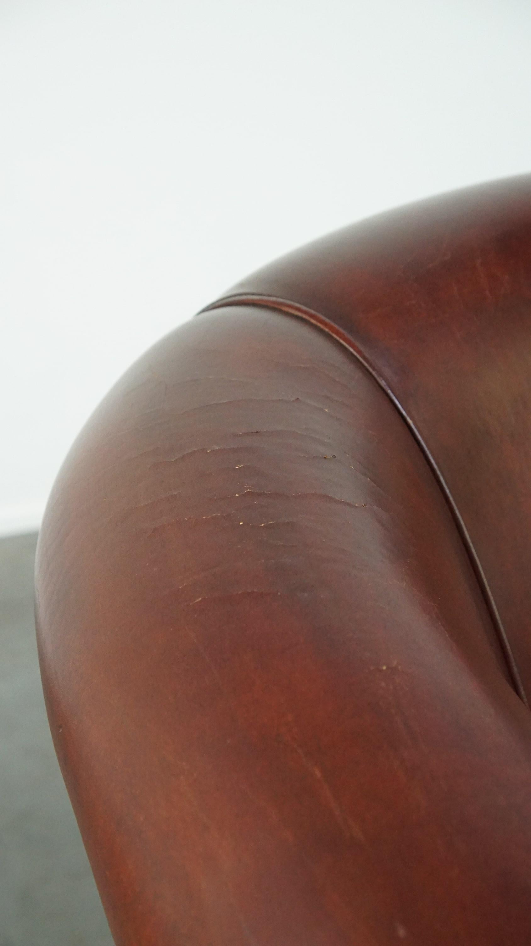 Charming and spacious sheepskin leather club armchair For Sale 7