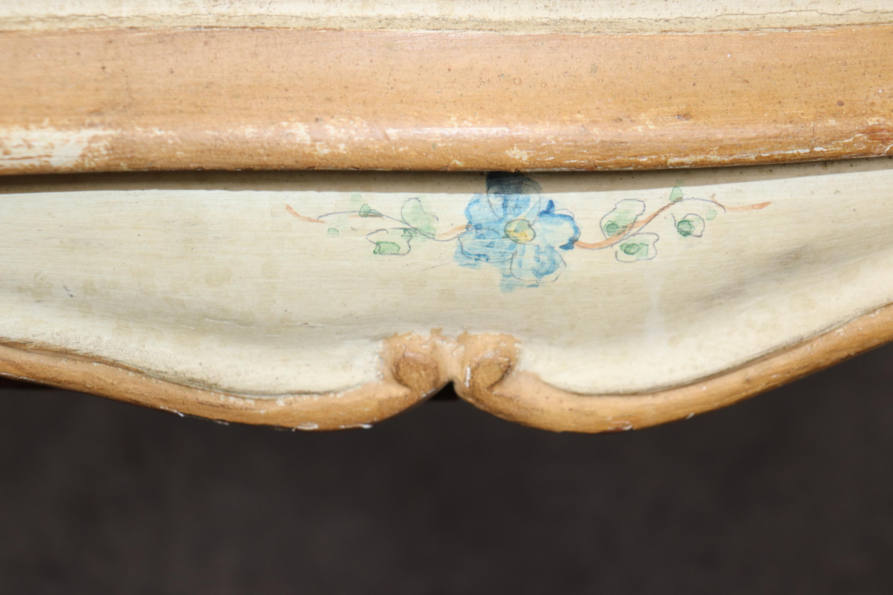 Incantevole e stravagante Comode in finto marmo italiano di Verdi decorate con vernice in vendita 8