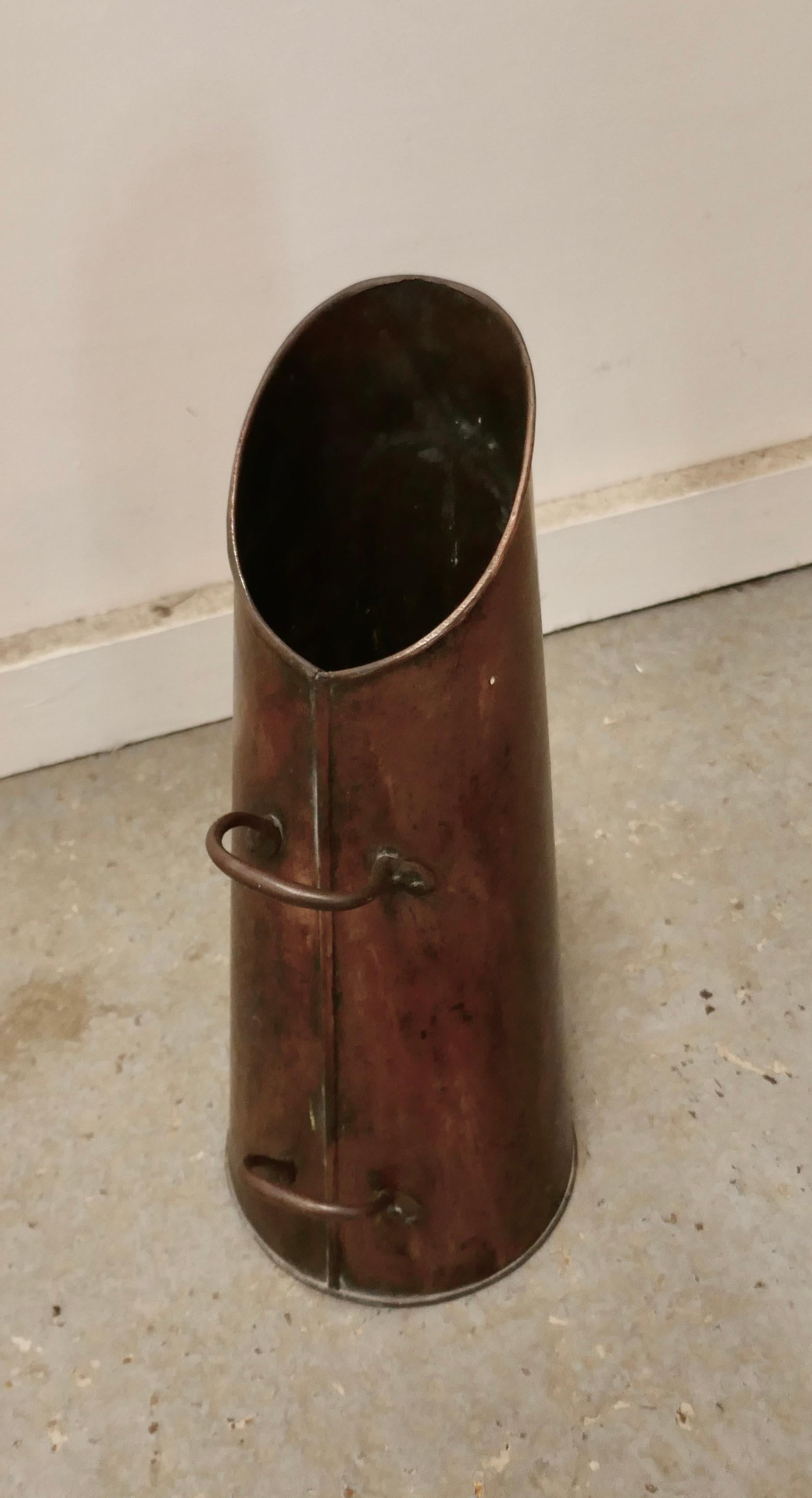 Charming Antique Brass Hod for Coal   In Good Condition For Sale In Chillerton, Isle of Wight